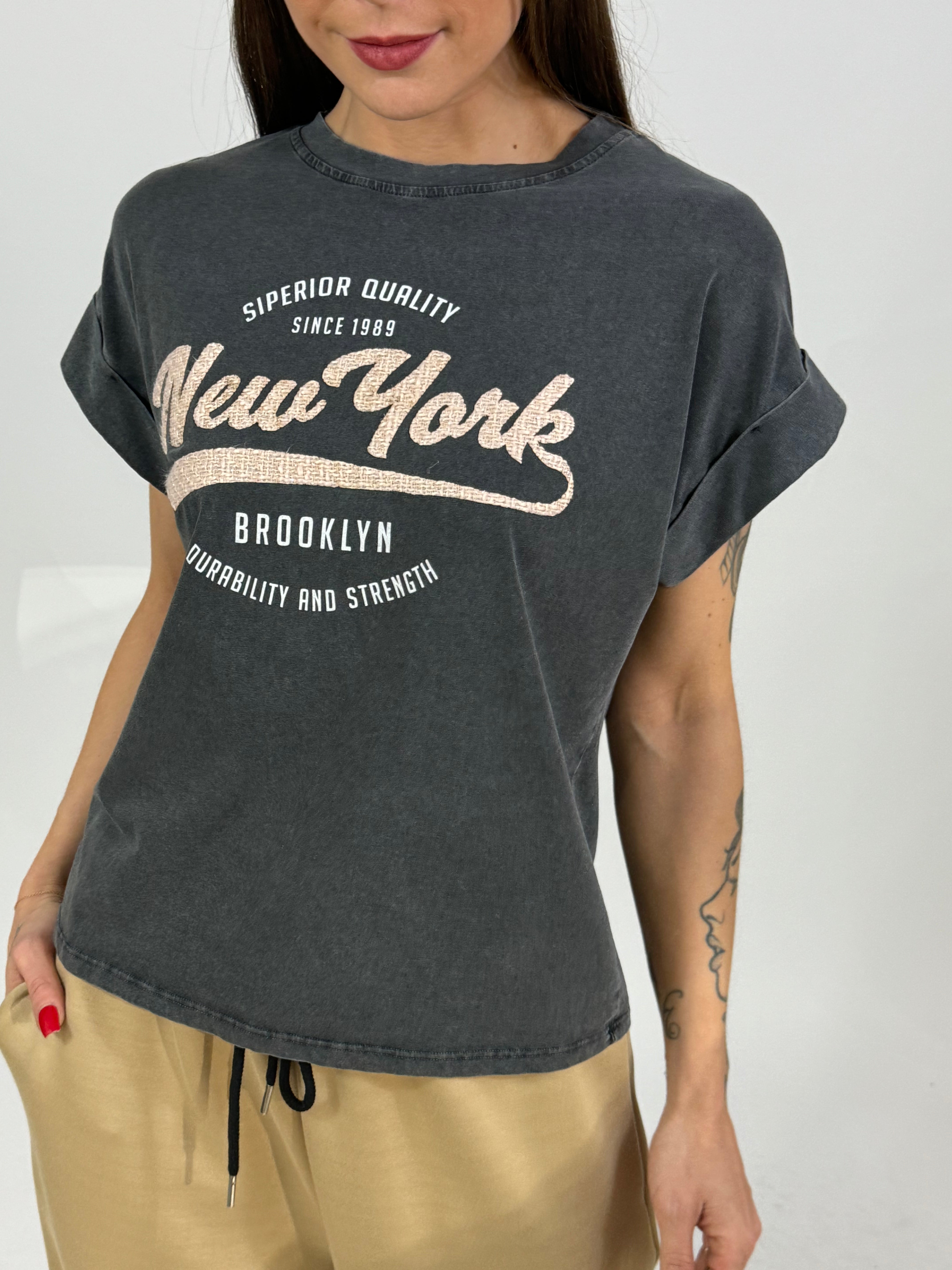 T-shirt VICTORIA ILMH con scritte NEW YORK