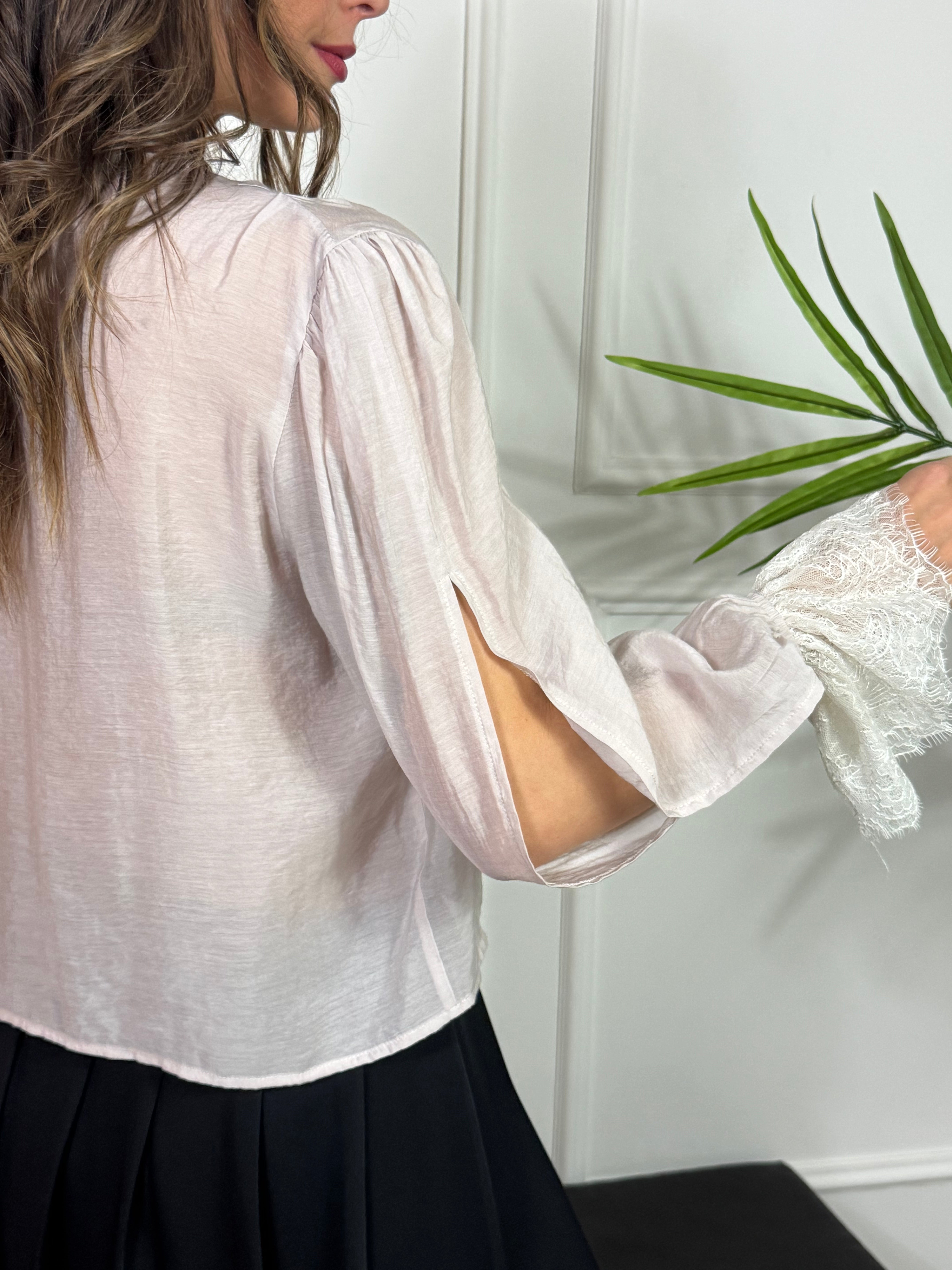 Camicia casacca a scatoletta in mussola You Decide con pizzo e manica aperta