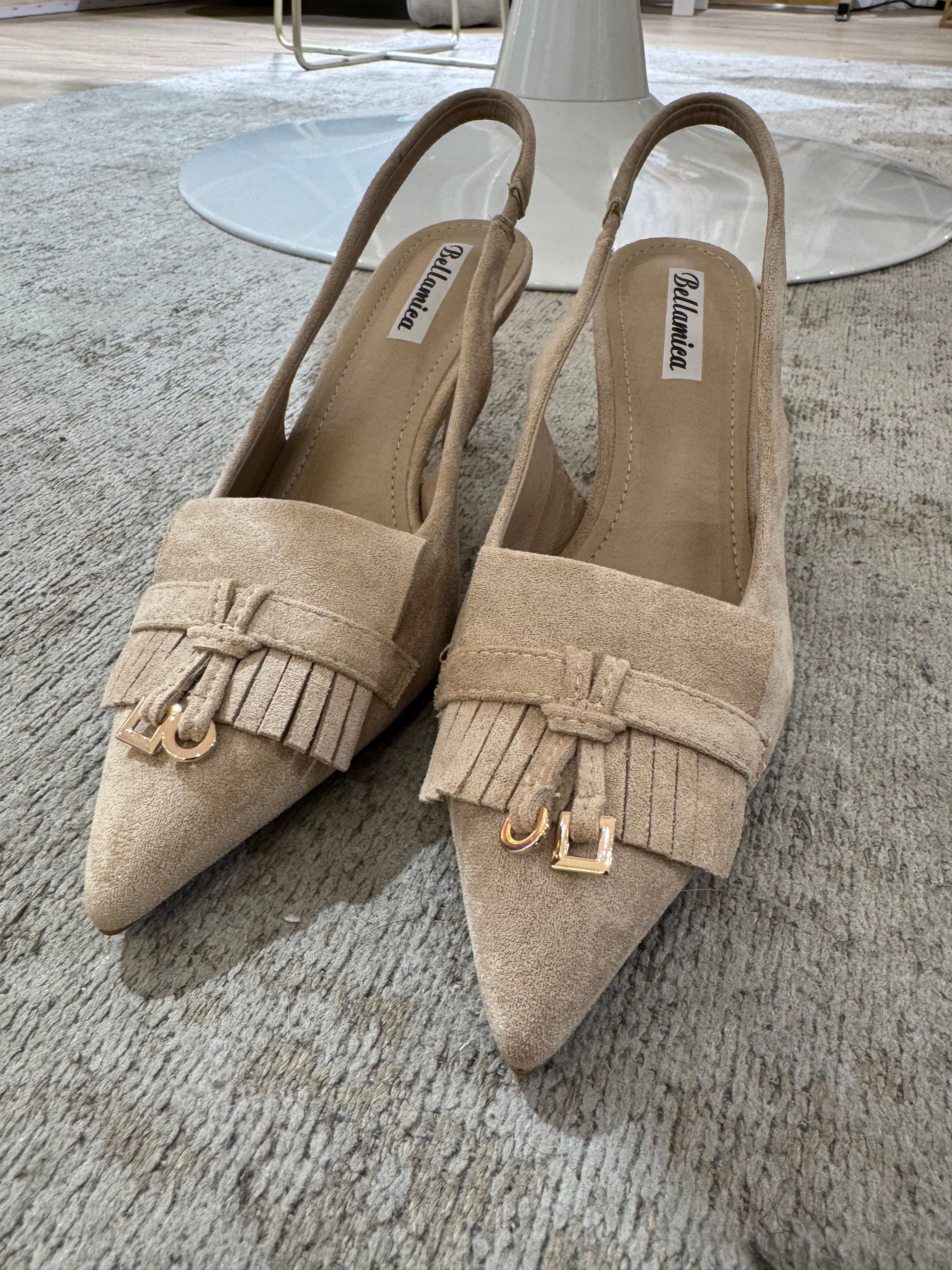 Scarpa con tacco SLINGBACK SCAMOSCIATO CON FRANGETTE E CHARM