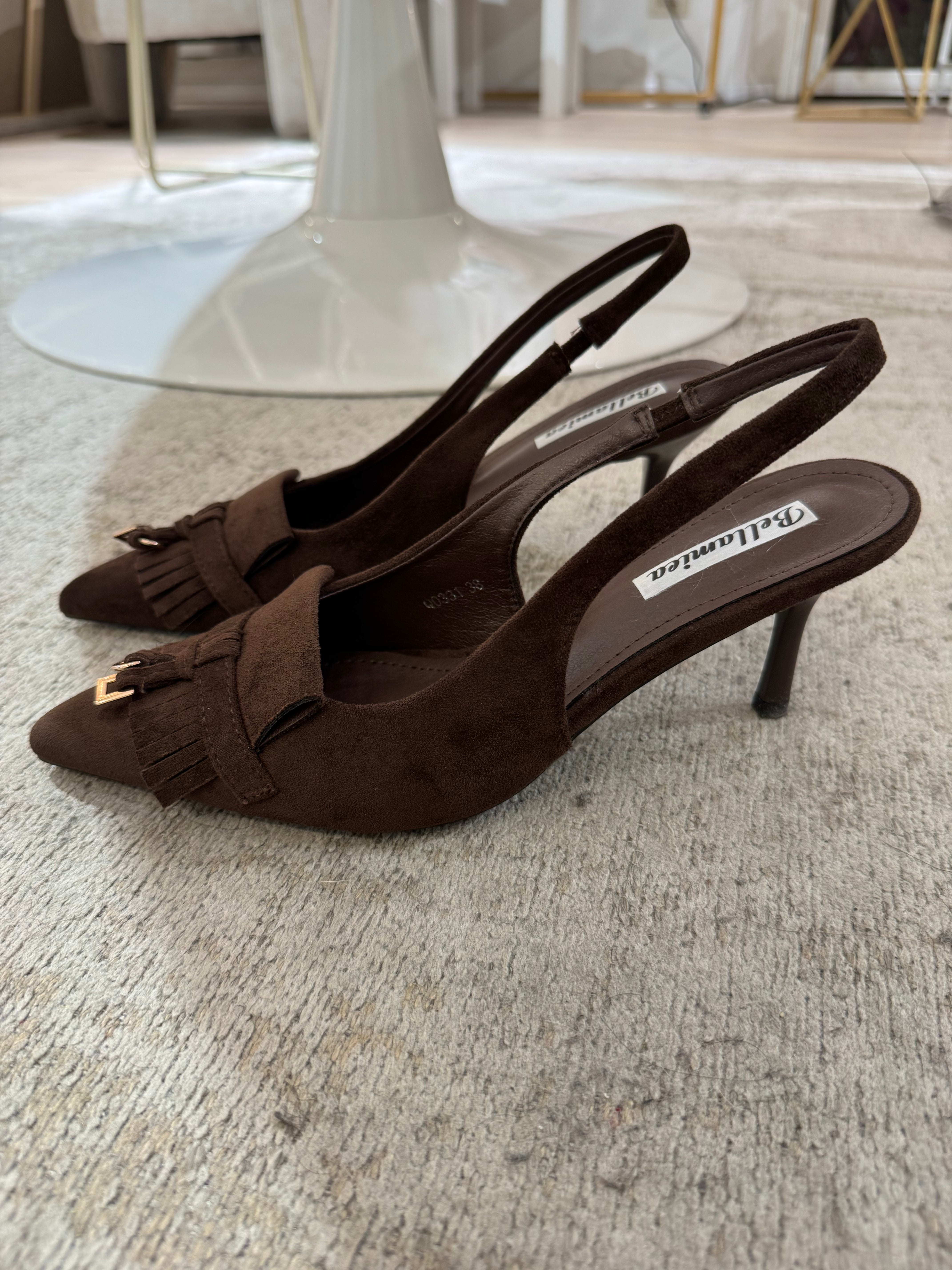 Scarpa con tacco SLINGBACK SCAMOSCIATO CON FRANGETTE E CHARM
