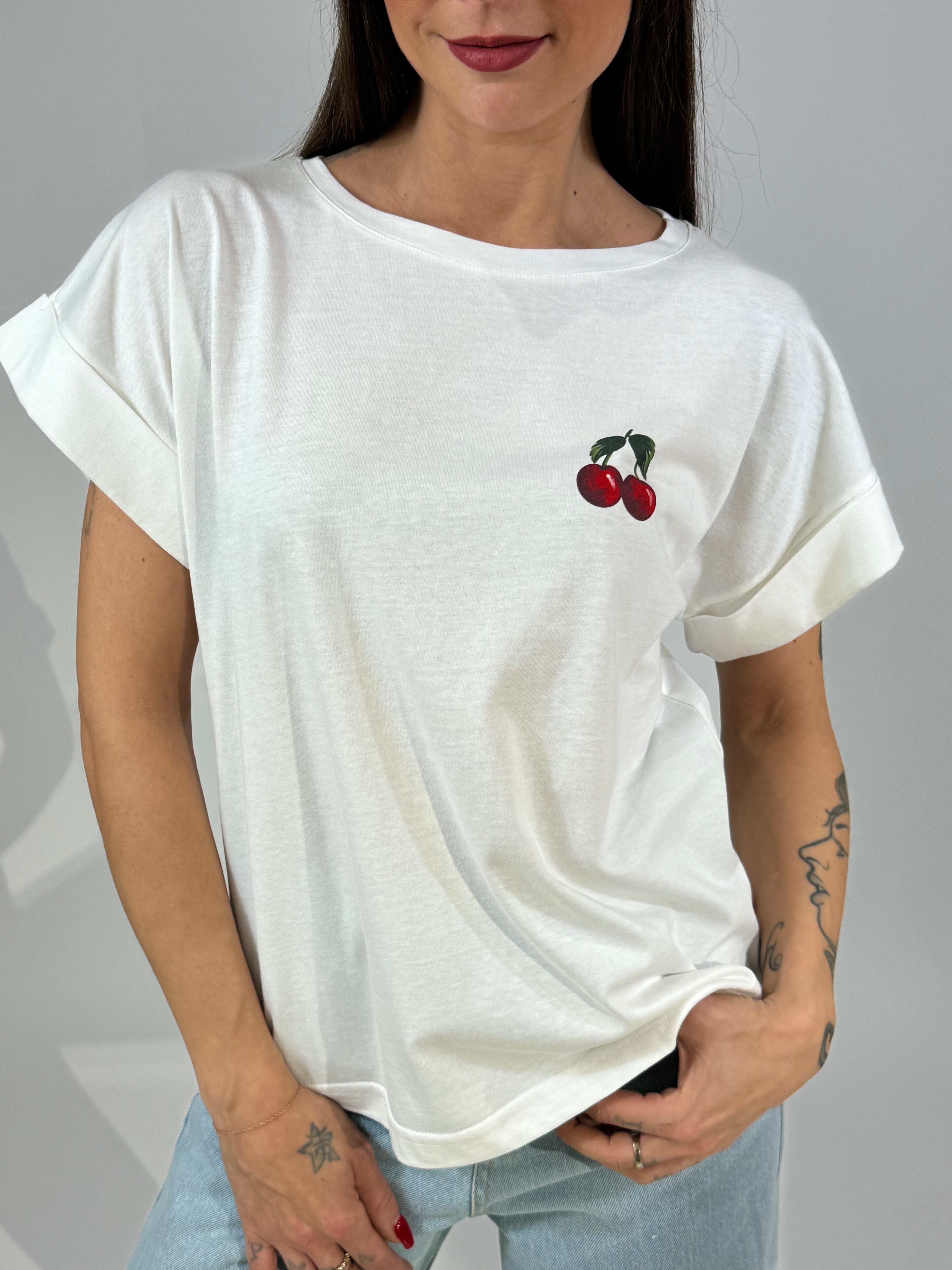 T-shirt Kikisix con stampa CHERRY