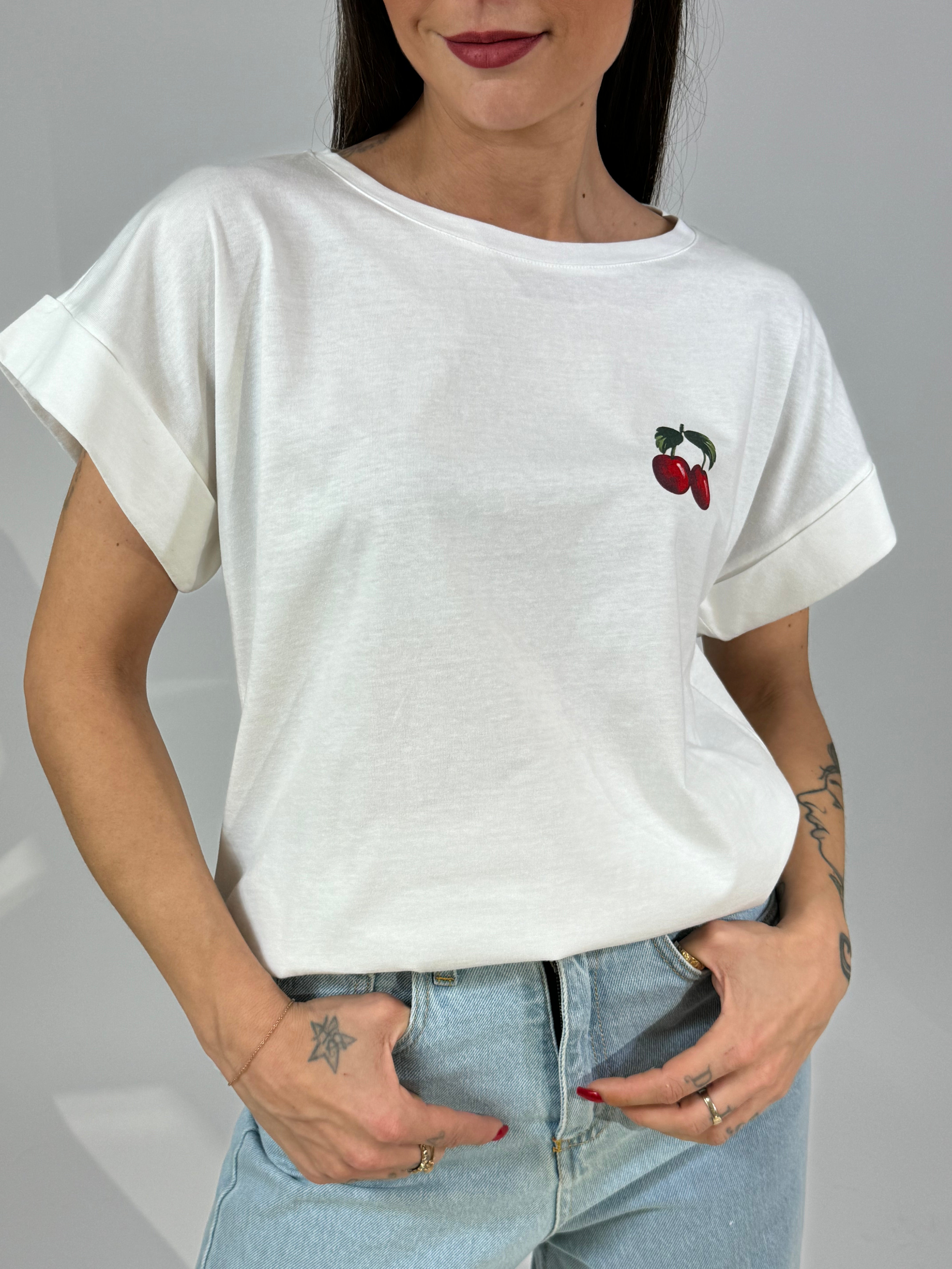 T-shirt Kikisix con stampa CHERRY