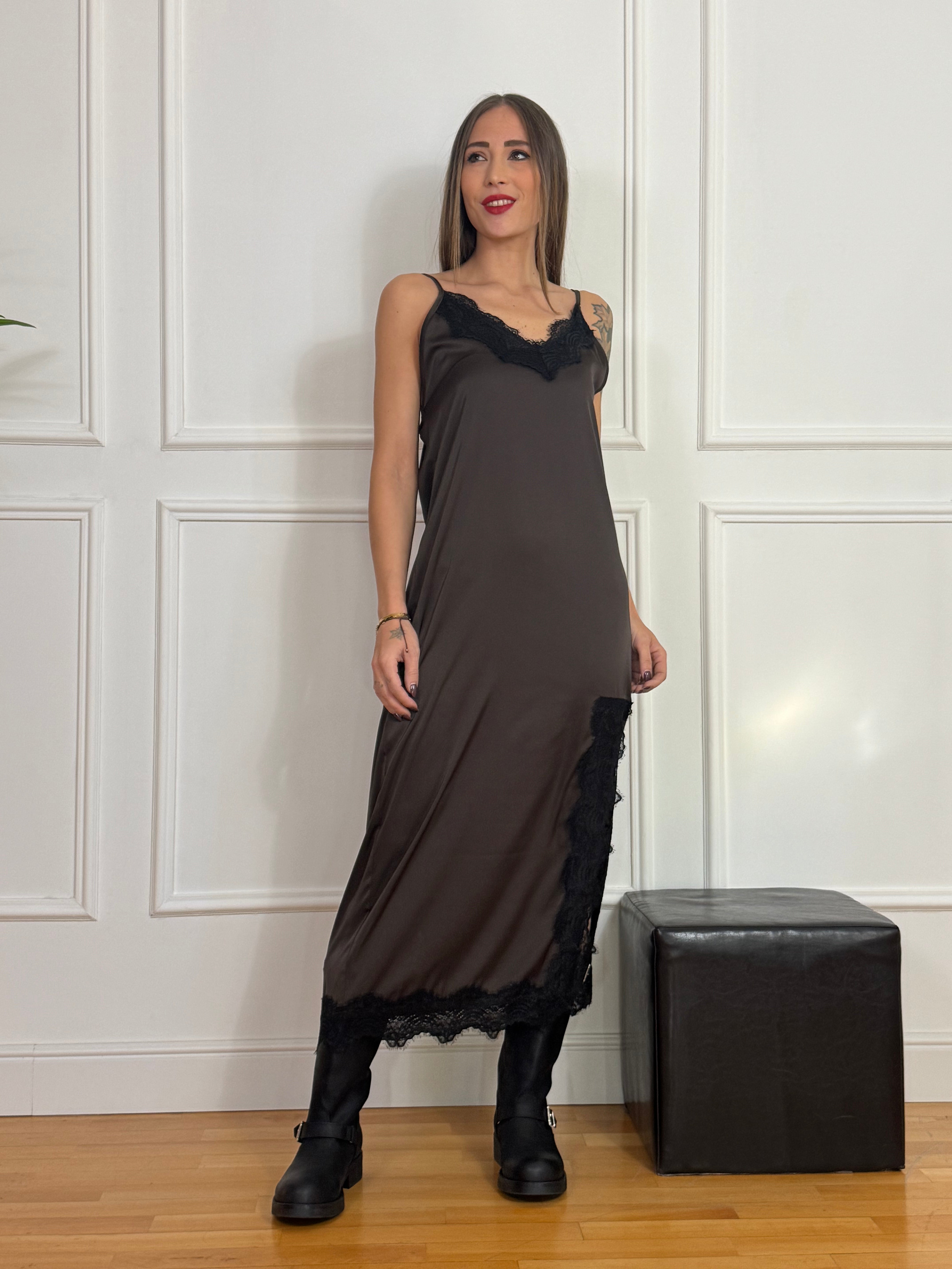 Abito sottoveste MIDI Kikisix con dettagli in pizzo