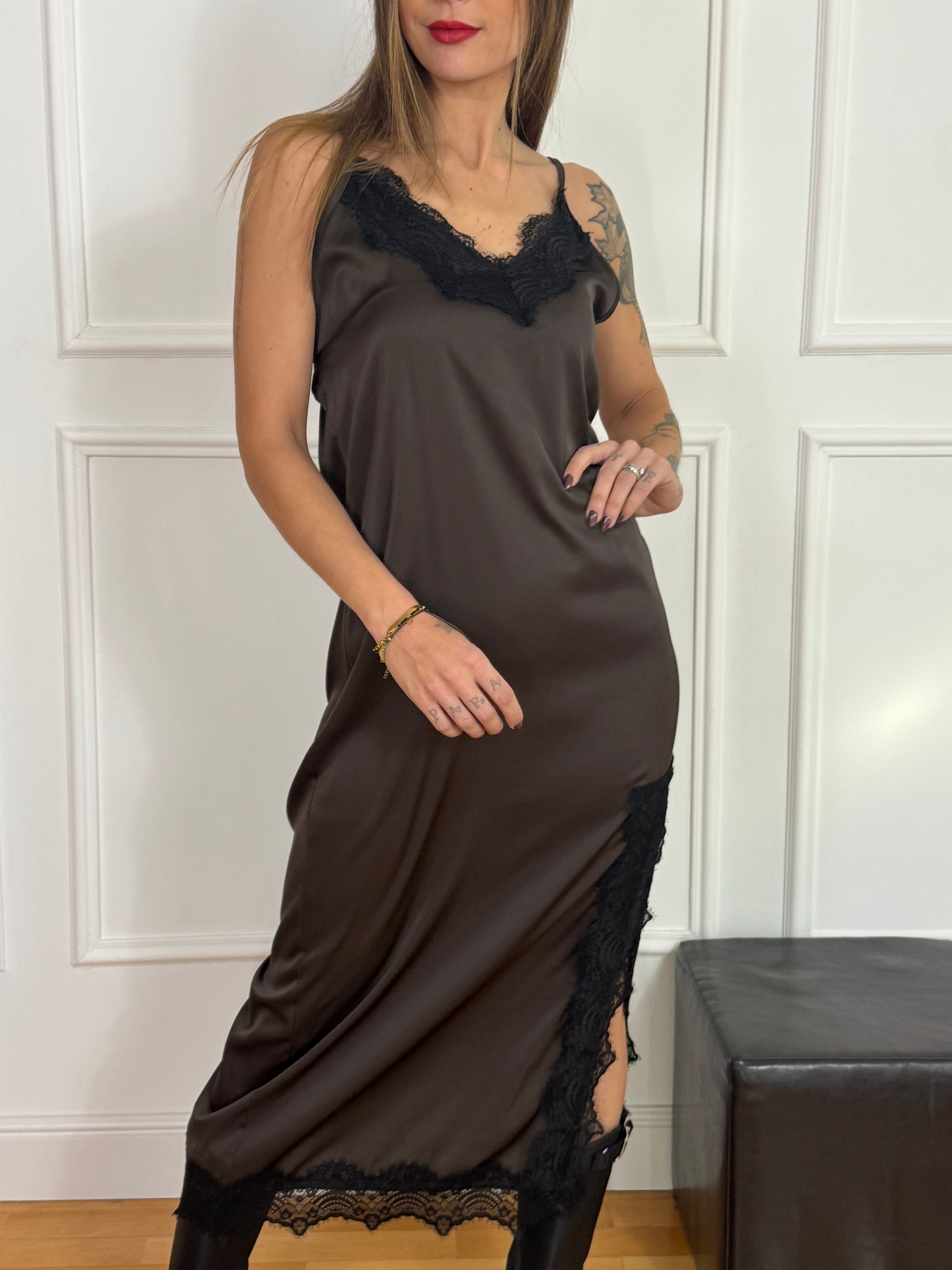 Abito sottoveste MIDI Kikisix con dettagli in pizzo