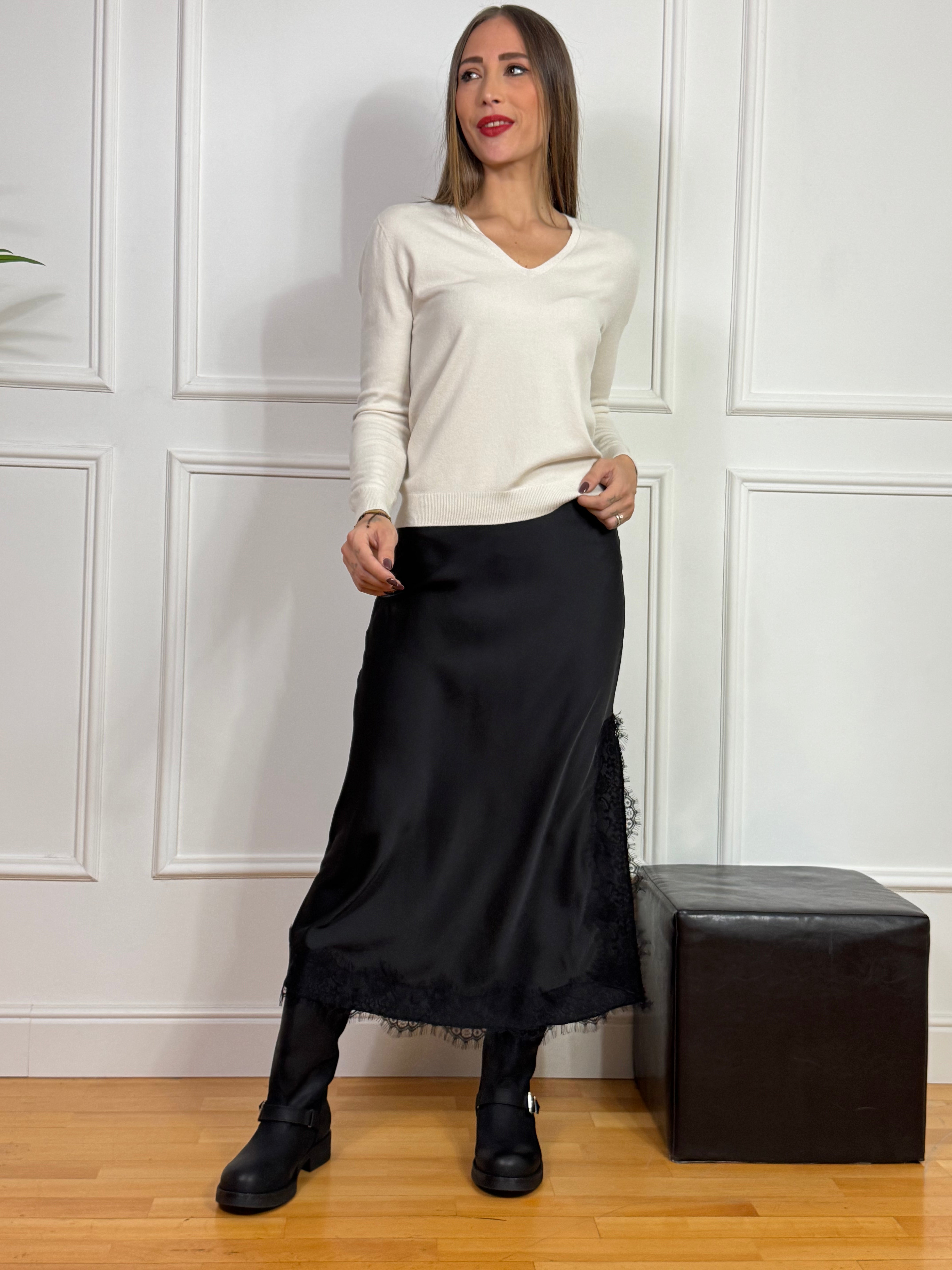 GONNA longuette in raso Kikisix con dettagli in pizzo