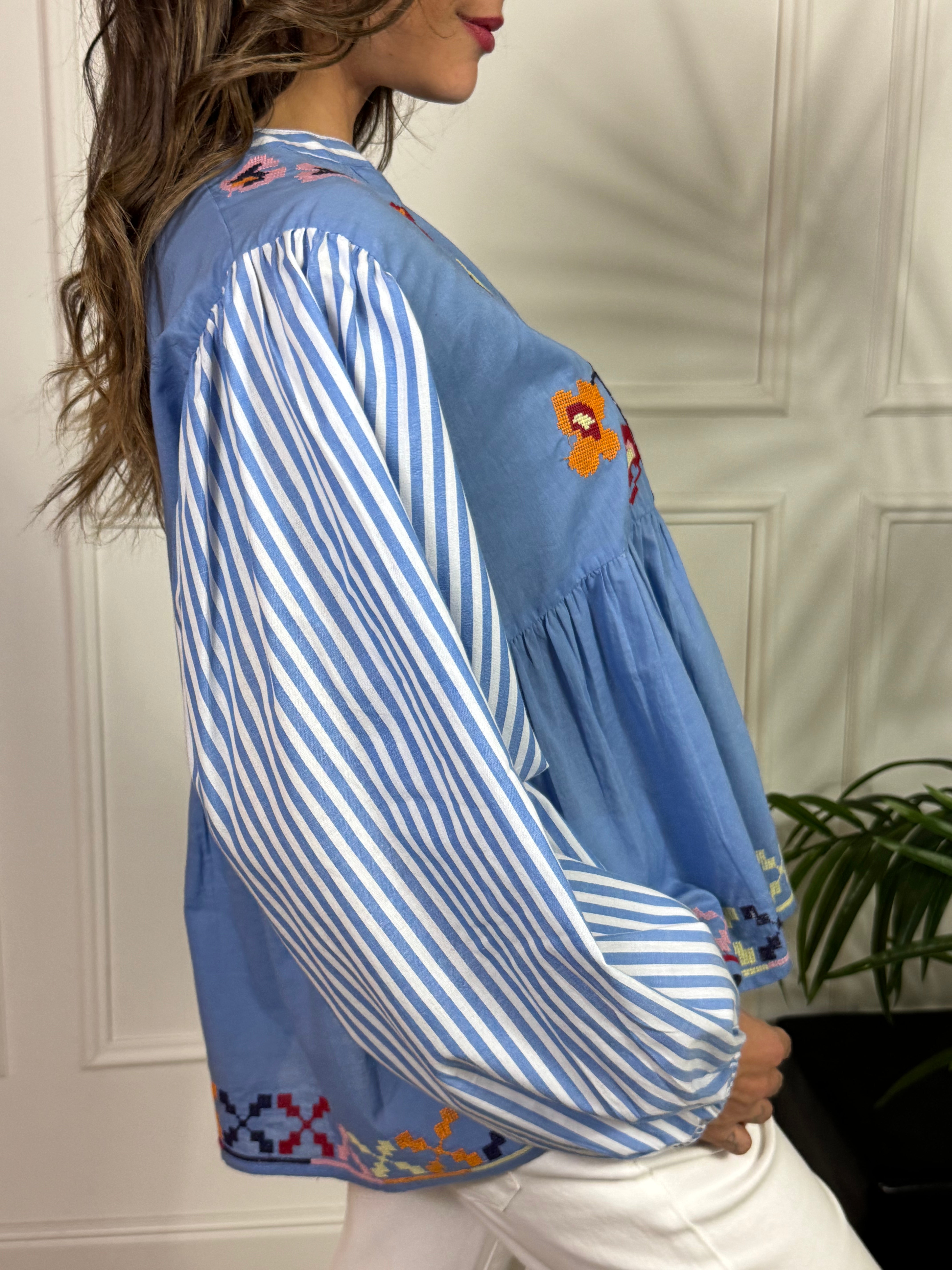 Camicia Kontatto RICAMI PUNTO CROCE E MANICHE A RIGHE