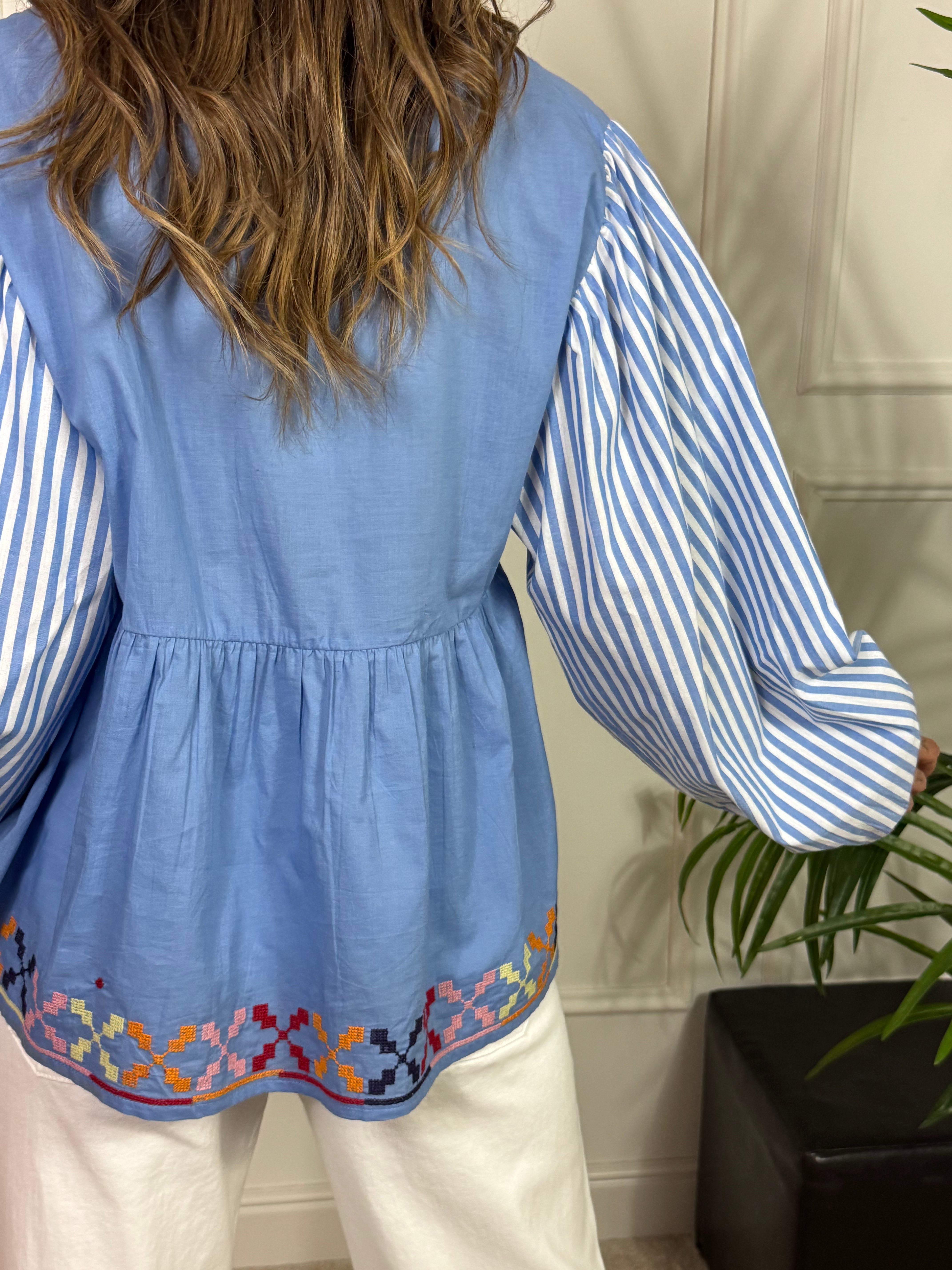 Camicia Kontatto RICAMI PUNTO CROCE E MANICHE A RIGHE