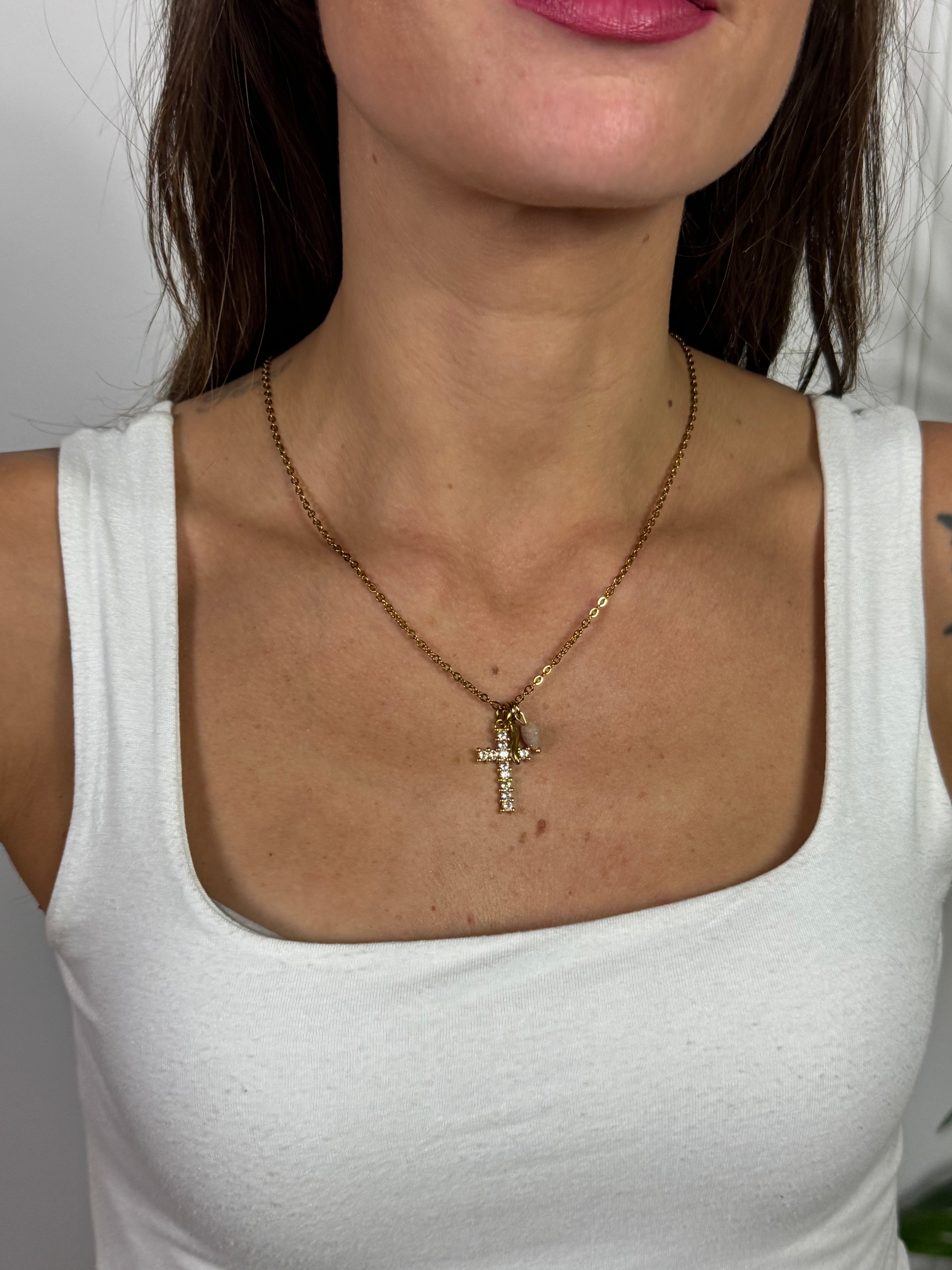 Collana con ciondoli Momi CROCE STRASS, CUORICINO ROSA, CORNETTO ORO