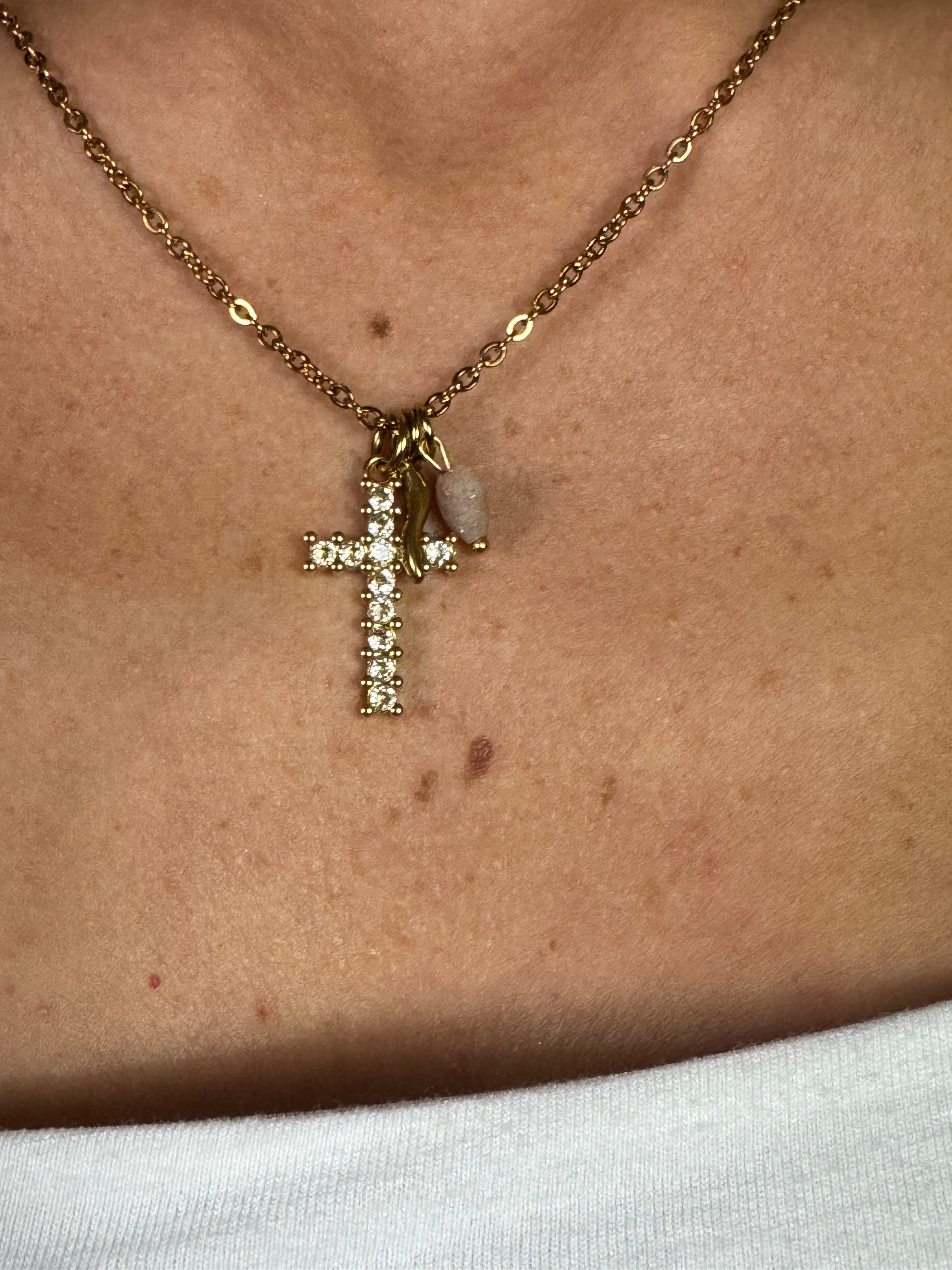 Collana con ciondoli Momi CROCE STRASS, CUORICINO ROSA, CORNETTO ORO