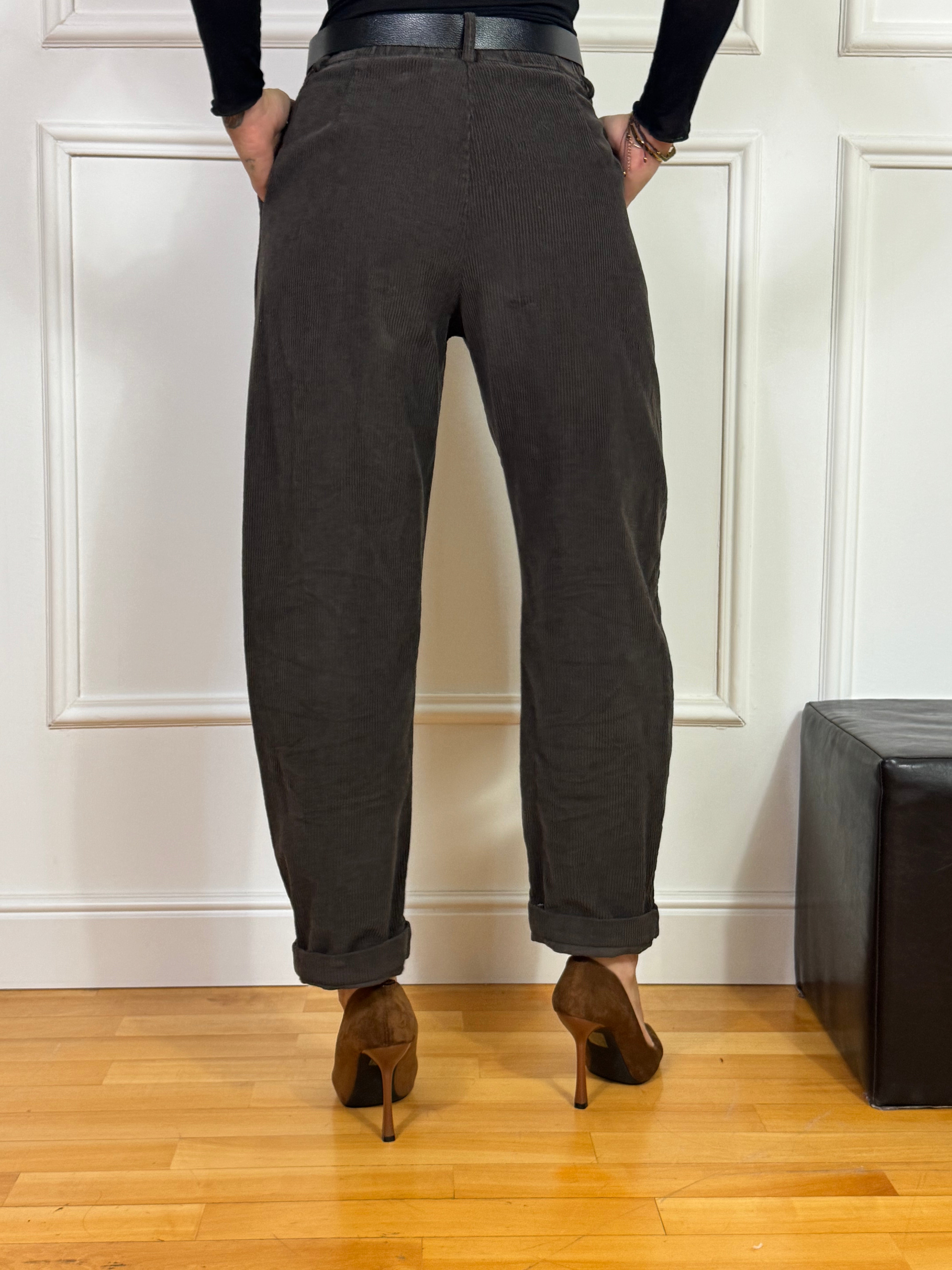 Pantalone a carota in velluto a costine Kikisix con cintura