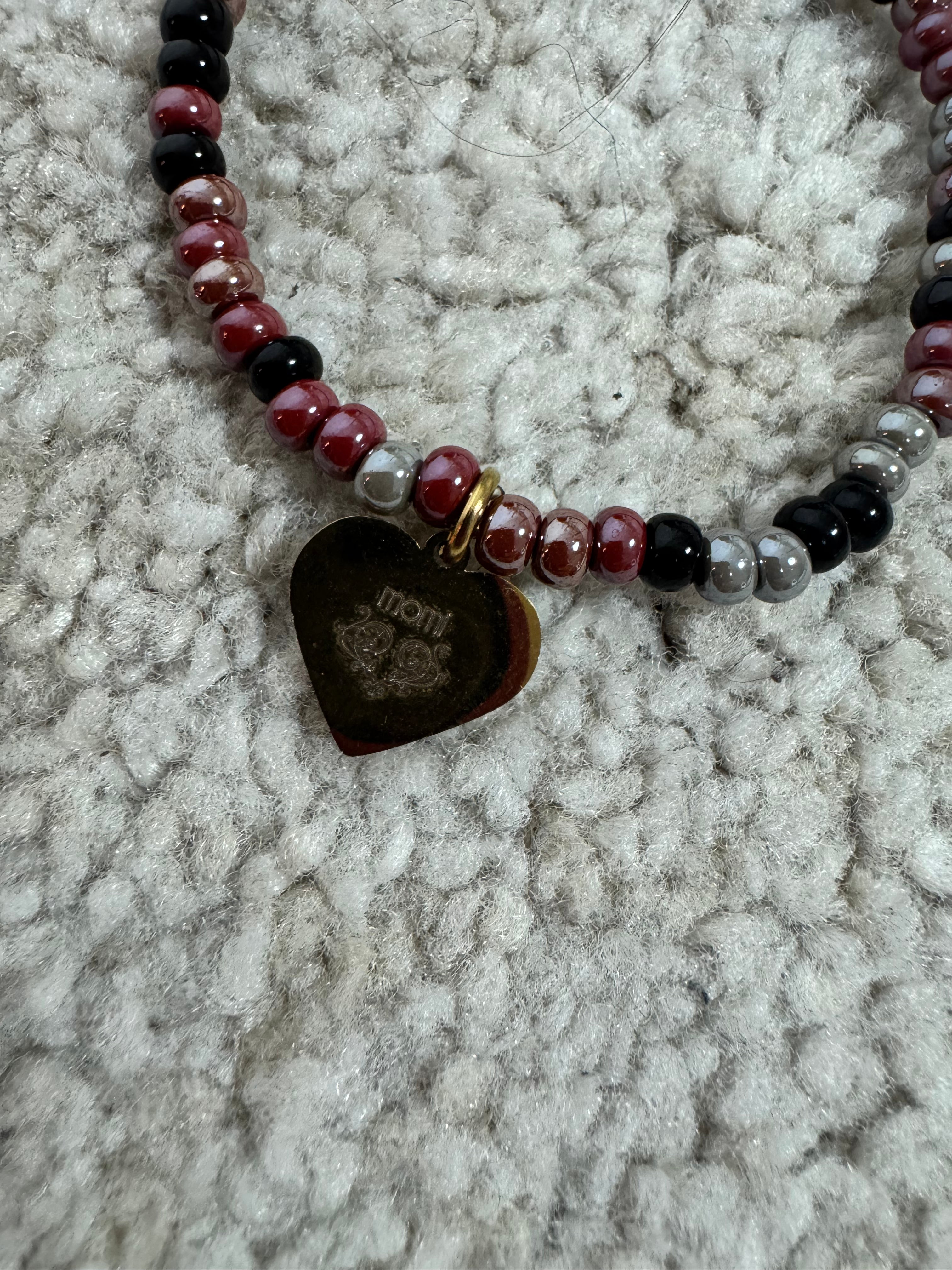 Bracciale sottile Momi ciondolo CUORE - VINO-NERO-GRIGIO