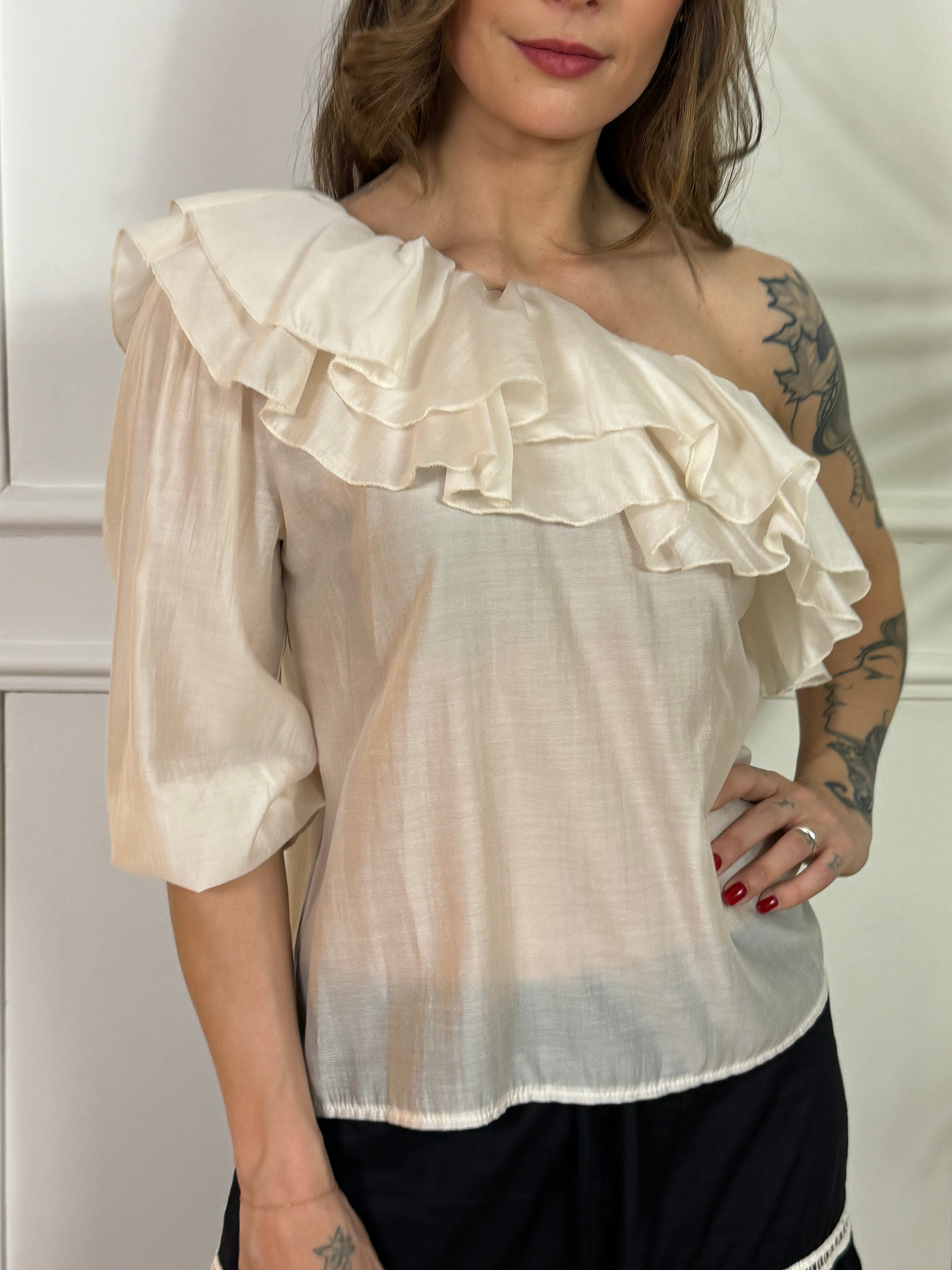 Blusa Tensione In monospalla con volant