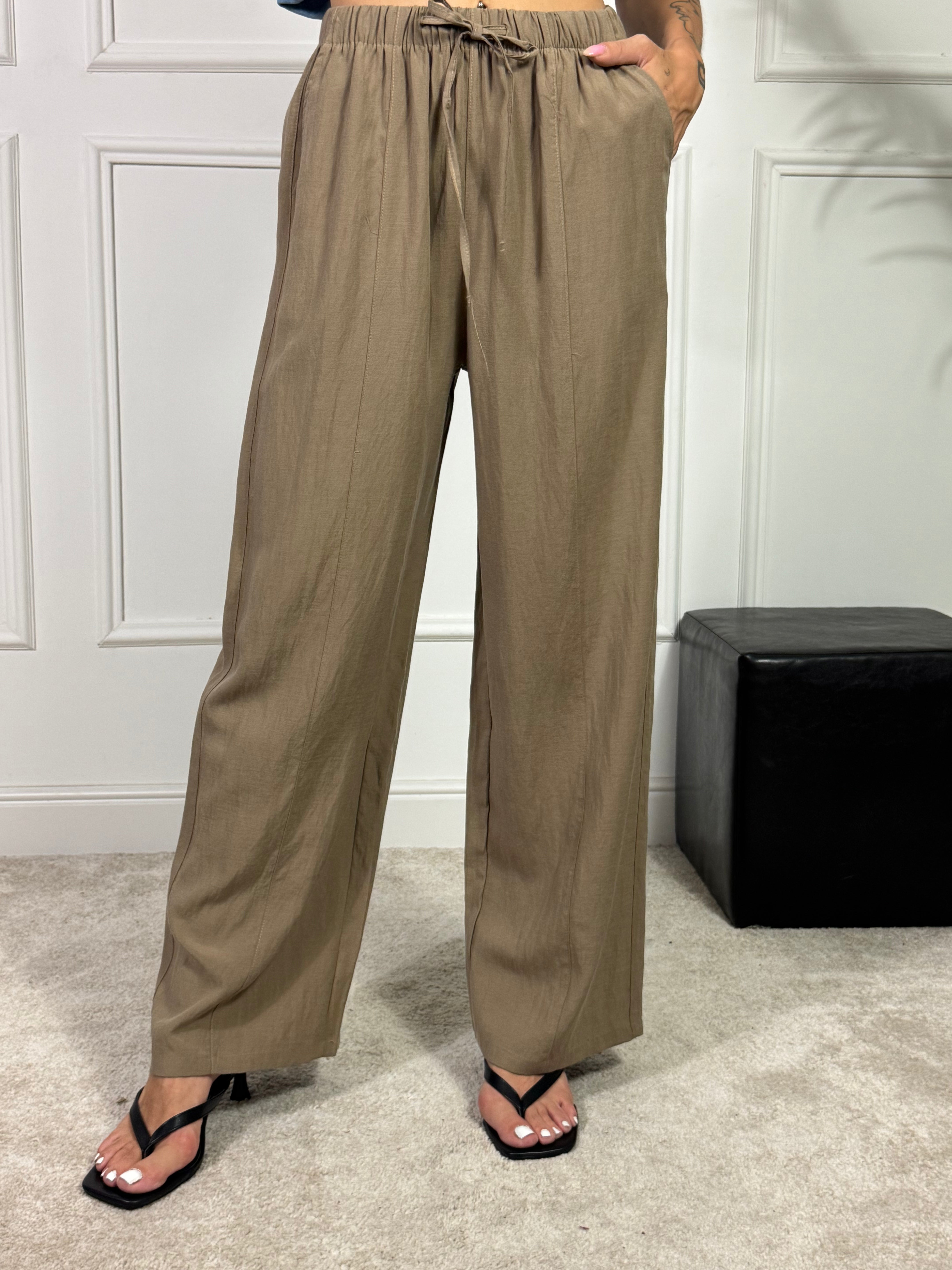 Pantalone Kikisix ampio dritto con tasche e coulisse