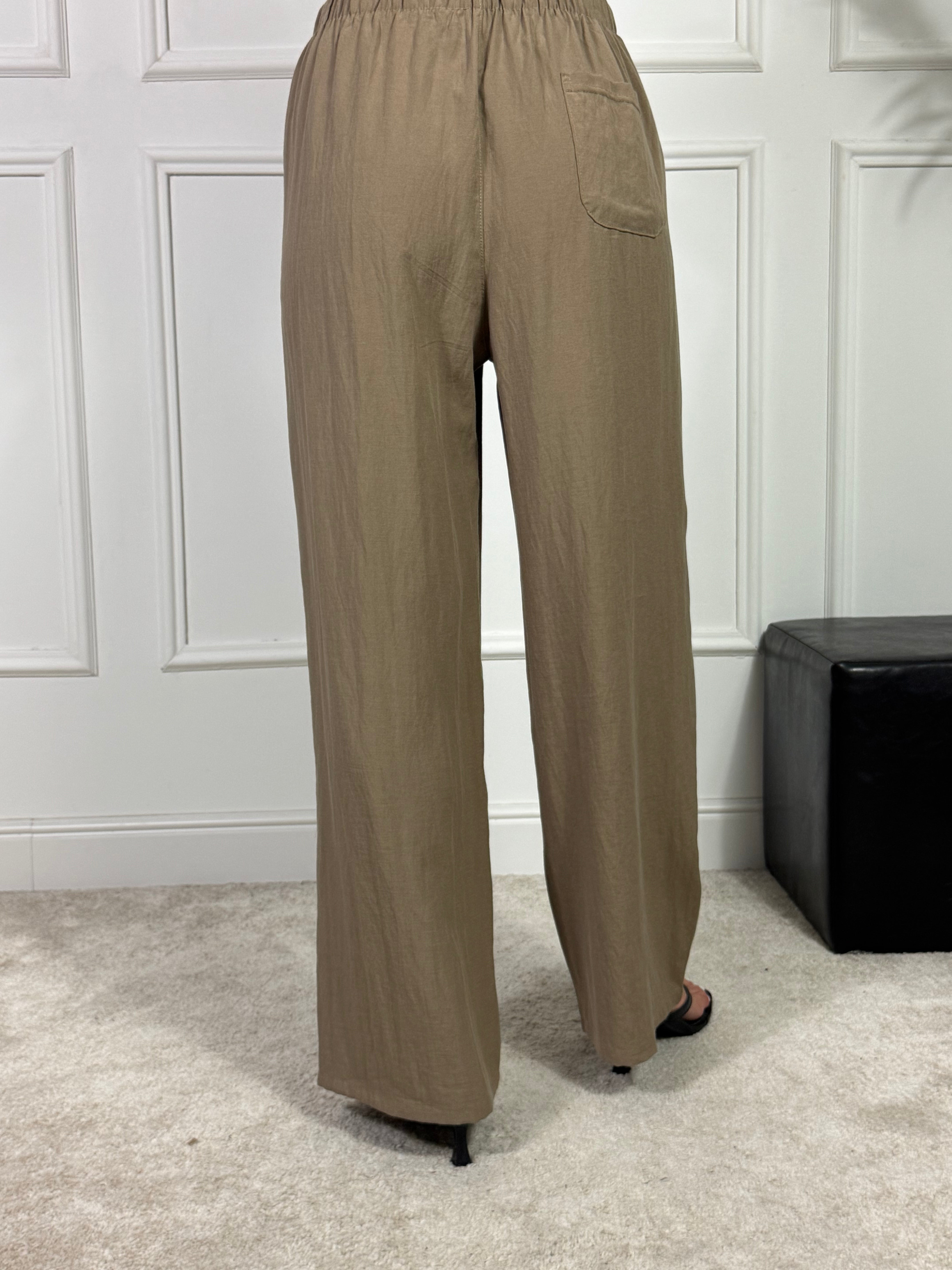 Pantalone Kikisix ampio dritto con tasche e coulisse