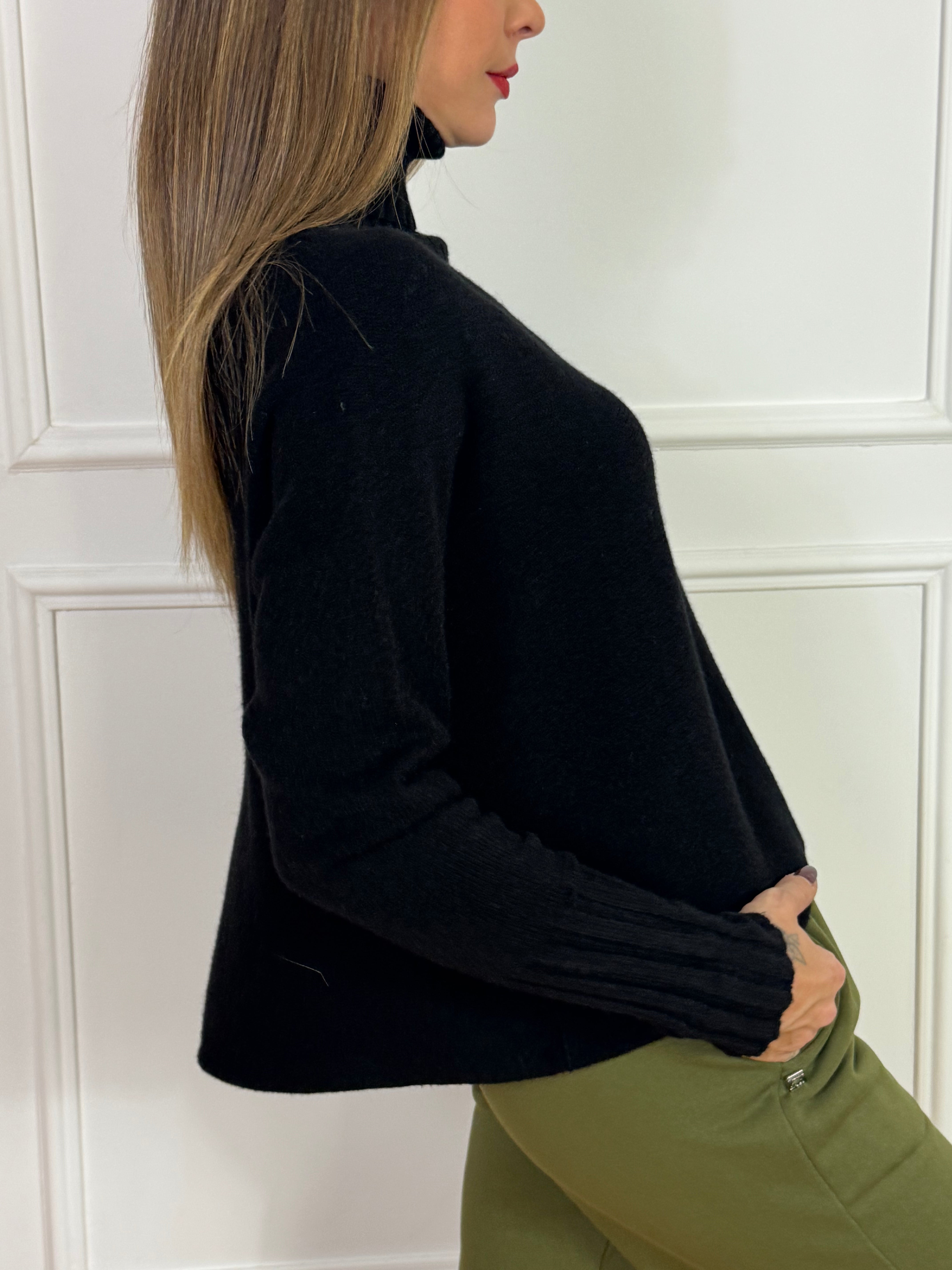 Maglia collo alto Manila Grace modello VALERIA