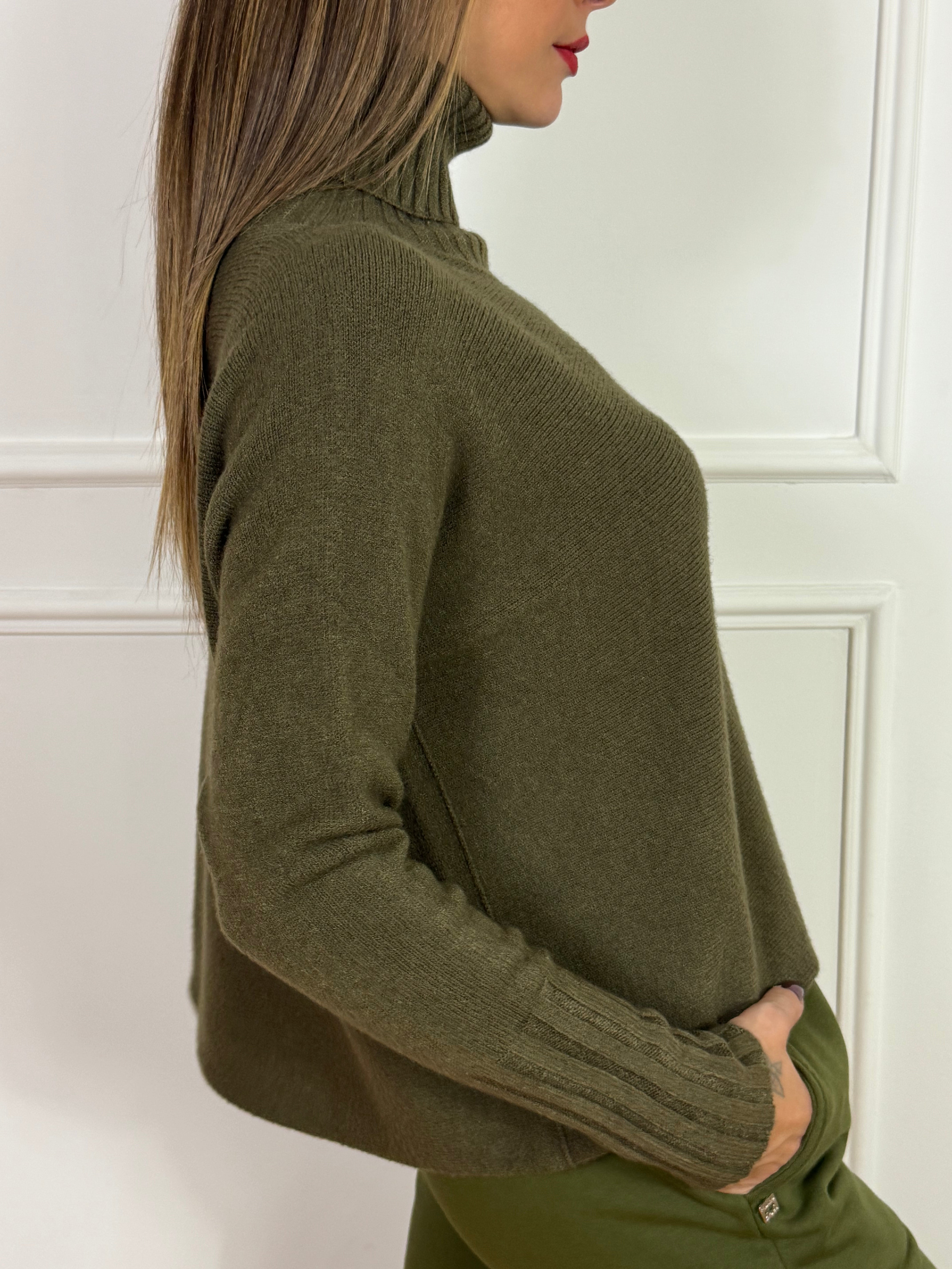 Maglia collo alto Manila Grace modello VALERIA