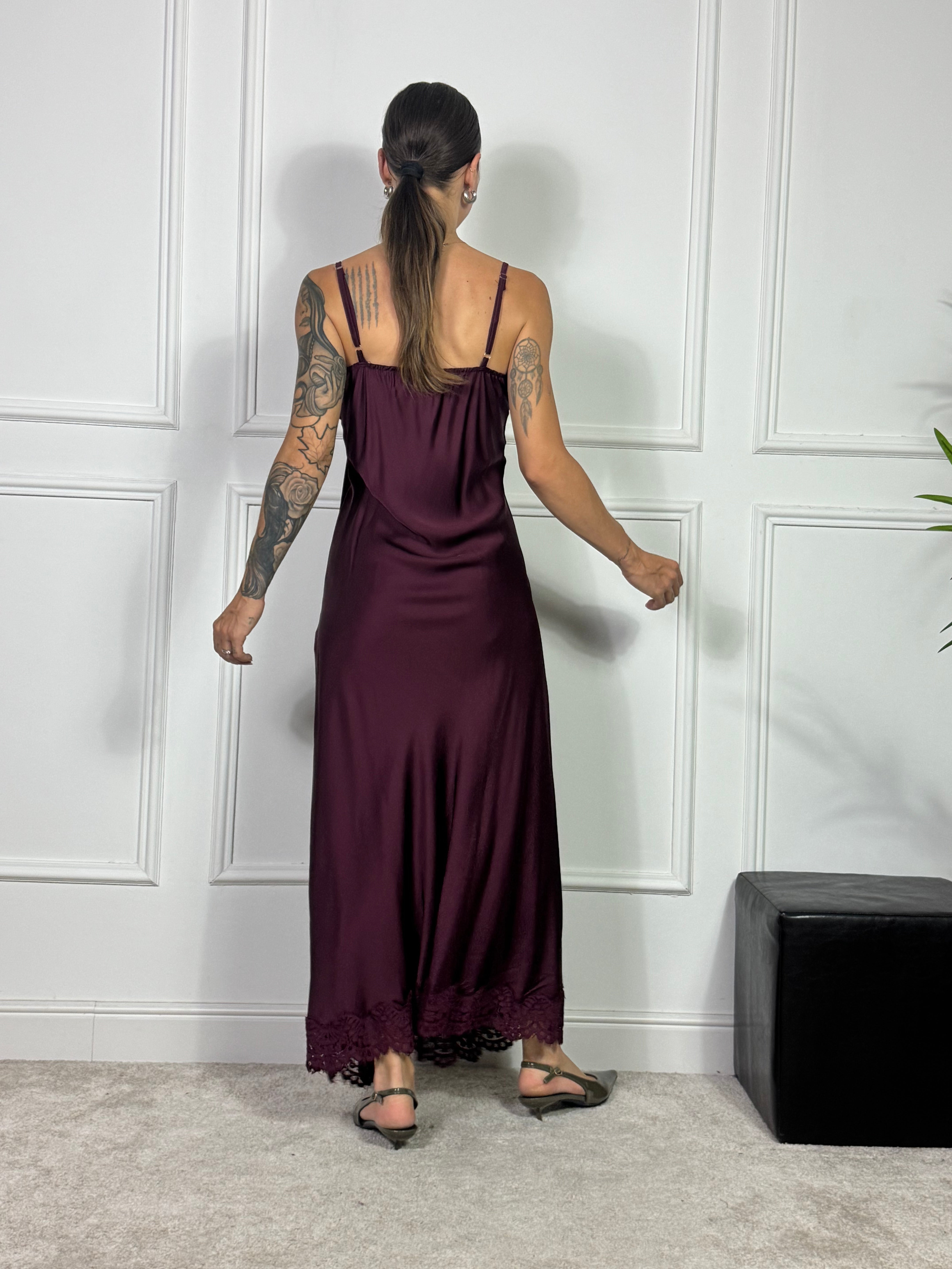 Abito lungo sottoveste Victoria ILMH con inserti pizzo e spacco