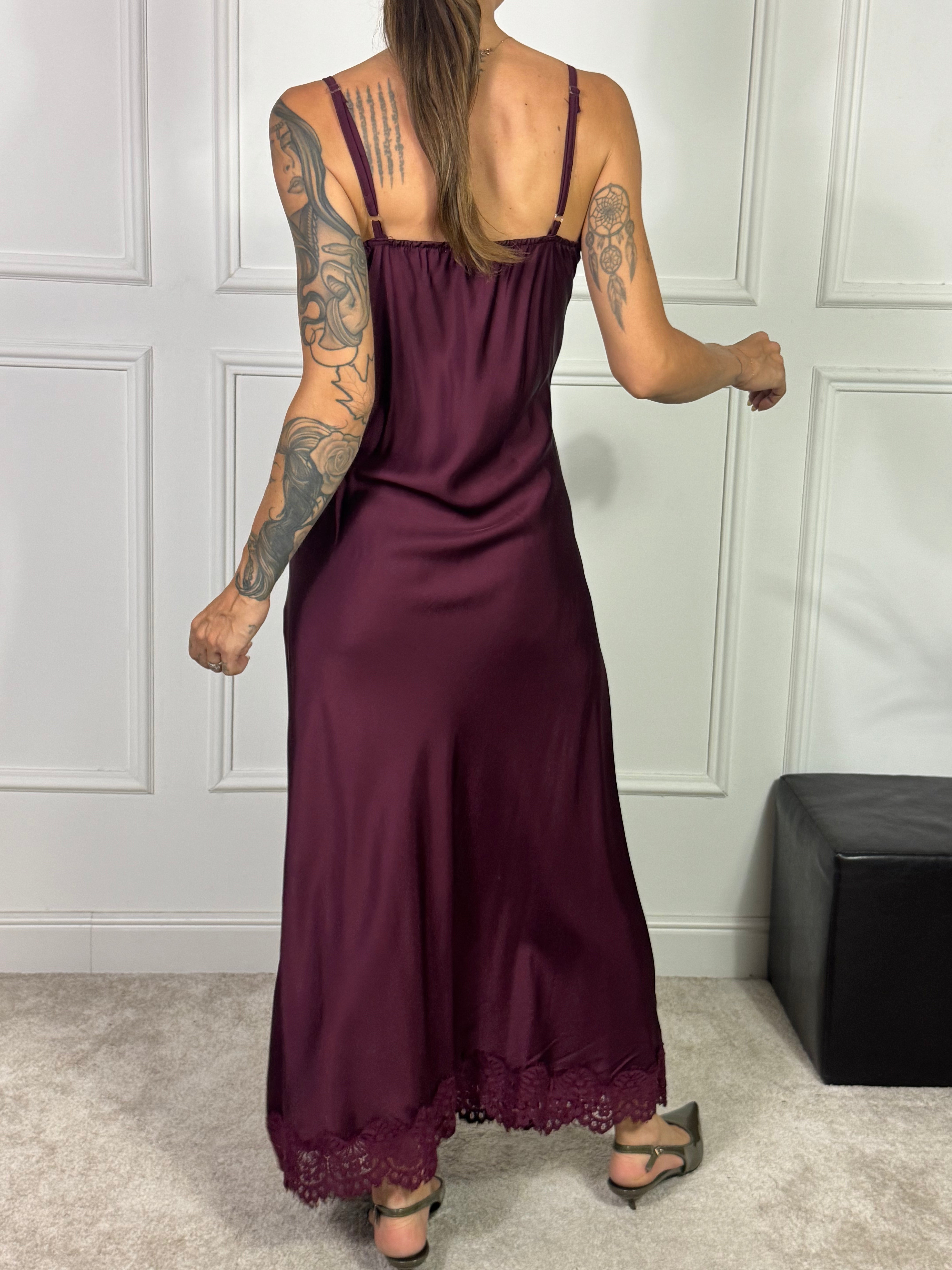 Abito lungo sottoveste Victoria ILMH con inserti pizzo e spacco