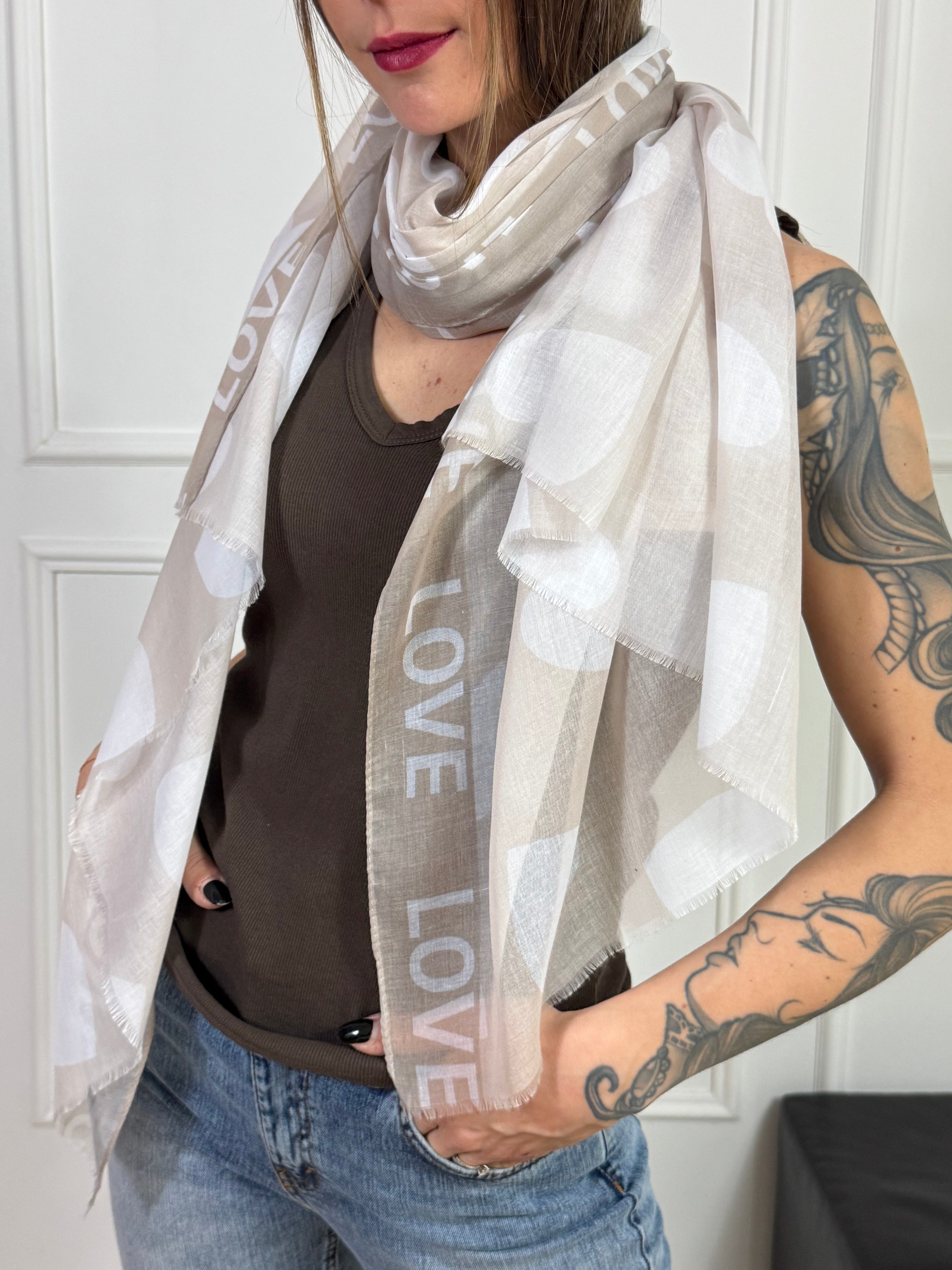 Sciarpa Foulard rettangolare Susy Mix CUORI + SCRITTA bordo LOVE