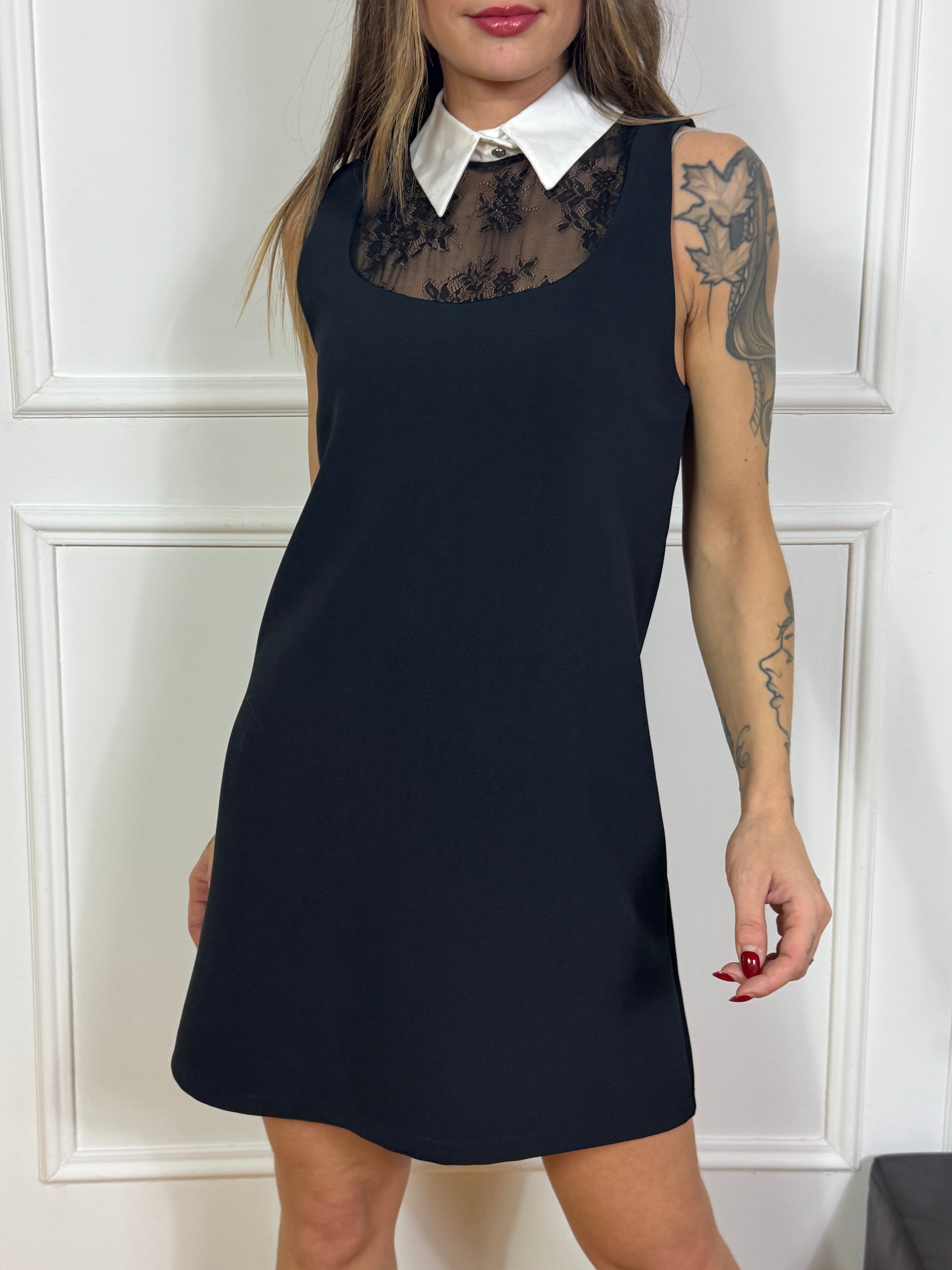 Abito Tensione In dettaglio pizzo e colletto