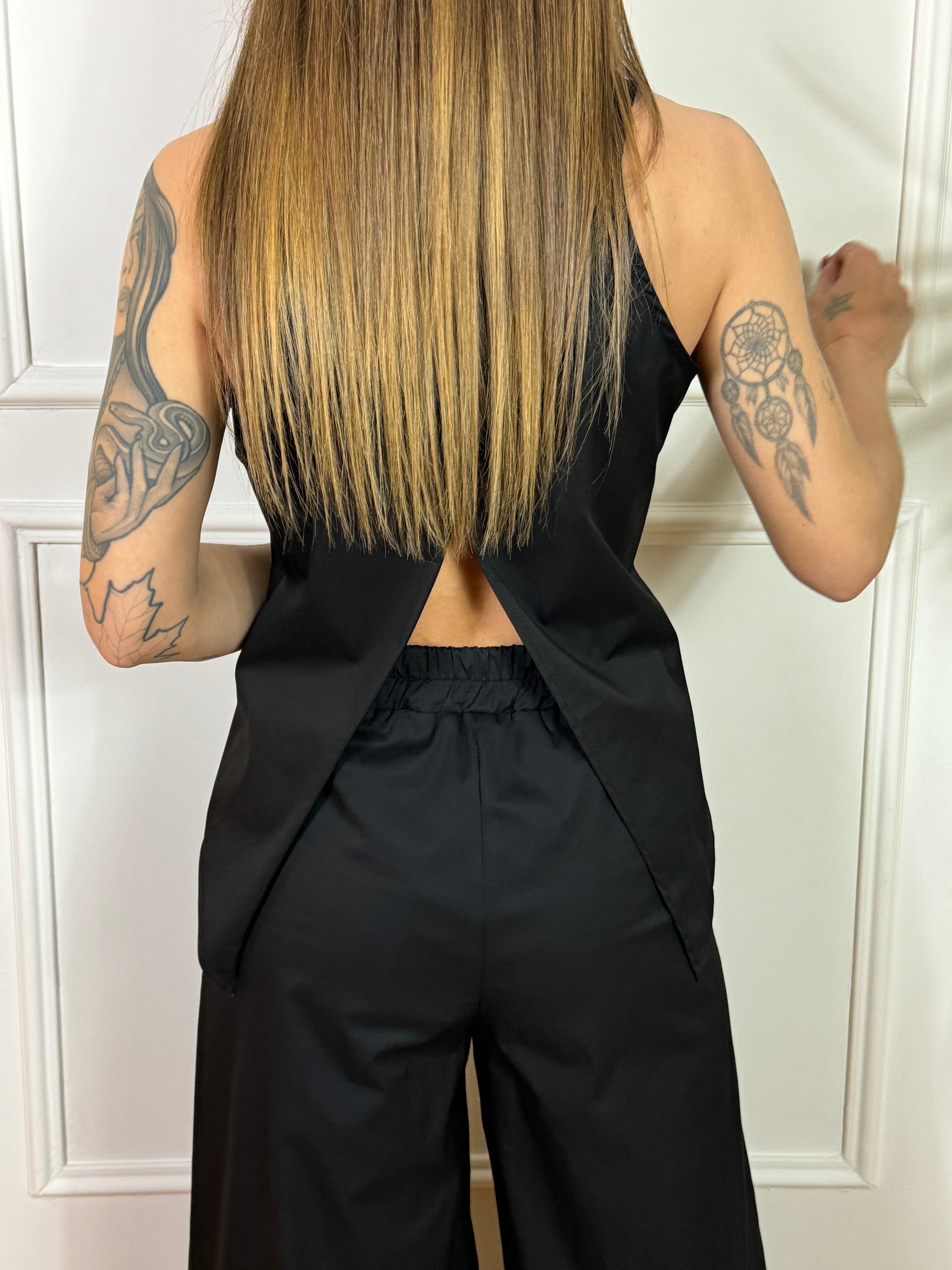 Camicia smanicata Kikisix con apertura schiena