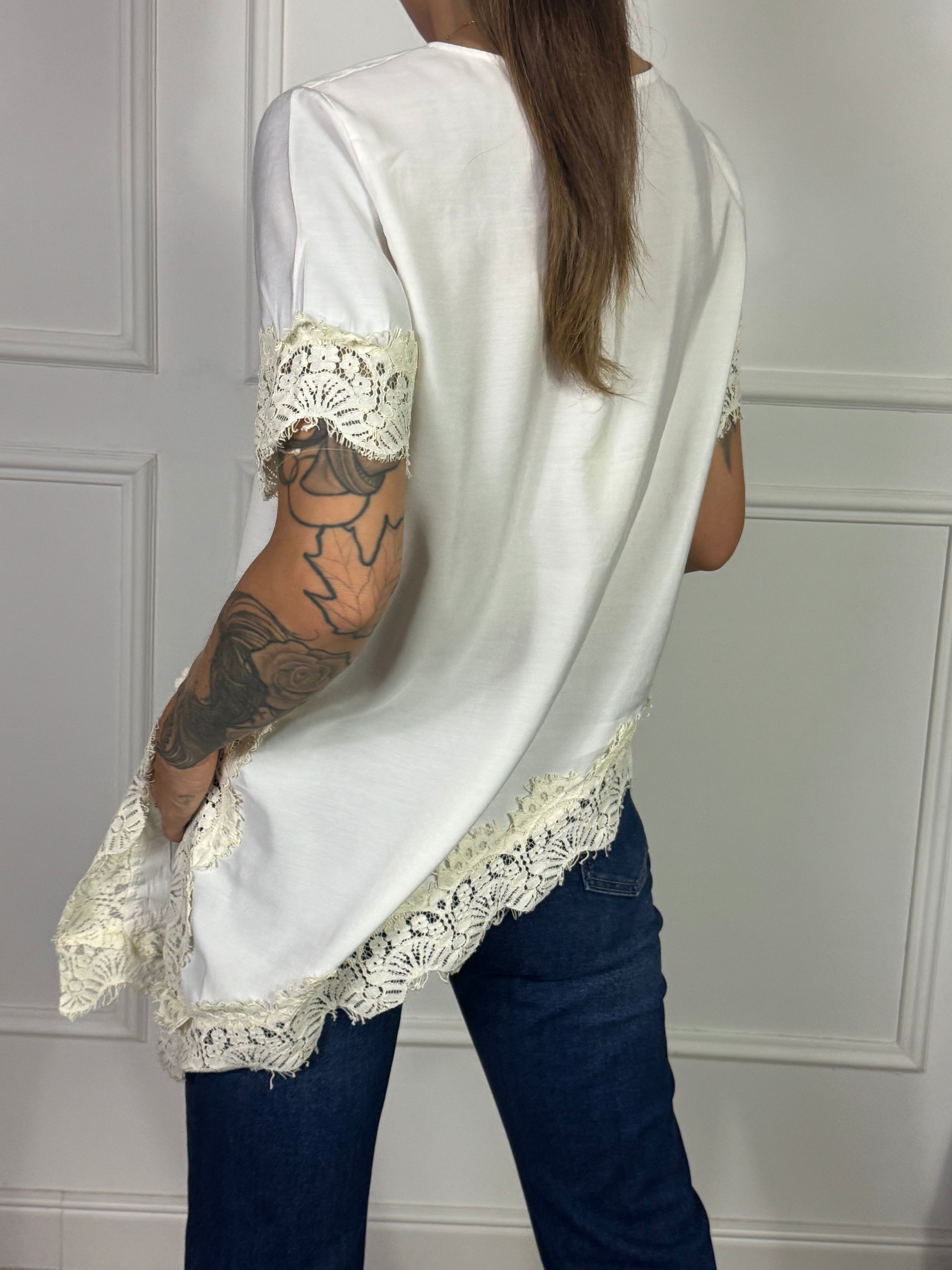 Maglia manica corta asimmetrica VICTORIA ILMH con inserti pizzo