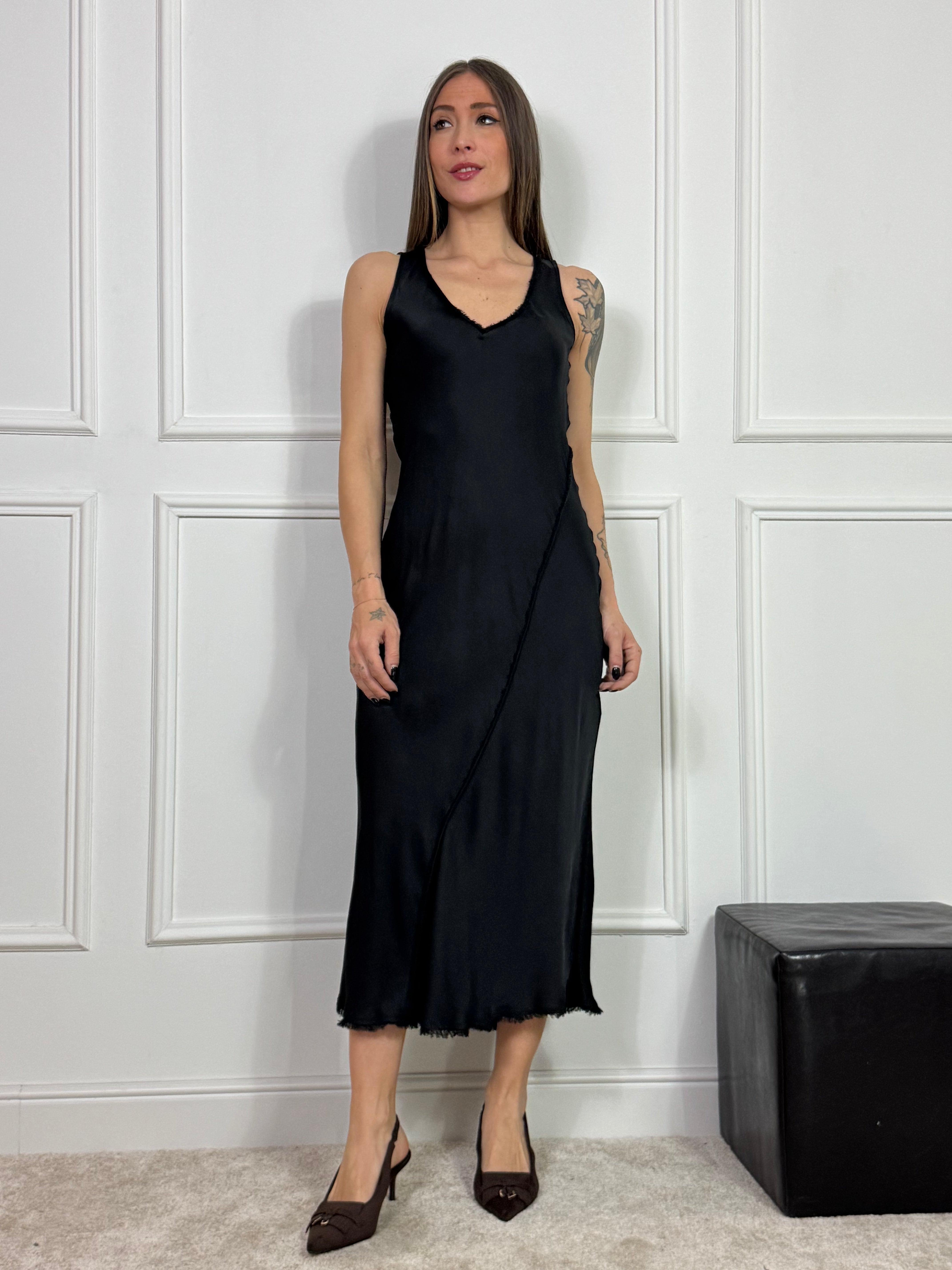 Abito LUNGO in viscosa raso Manila Grace smanicato con sfrangiature