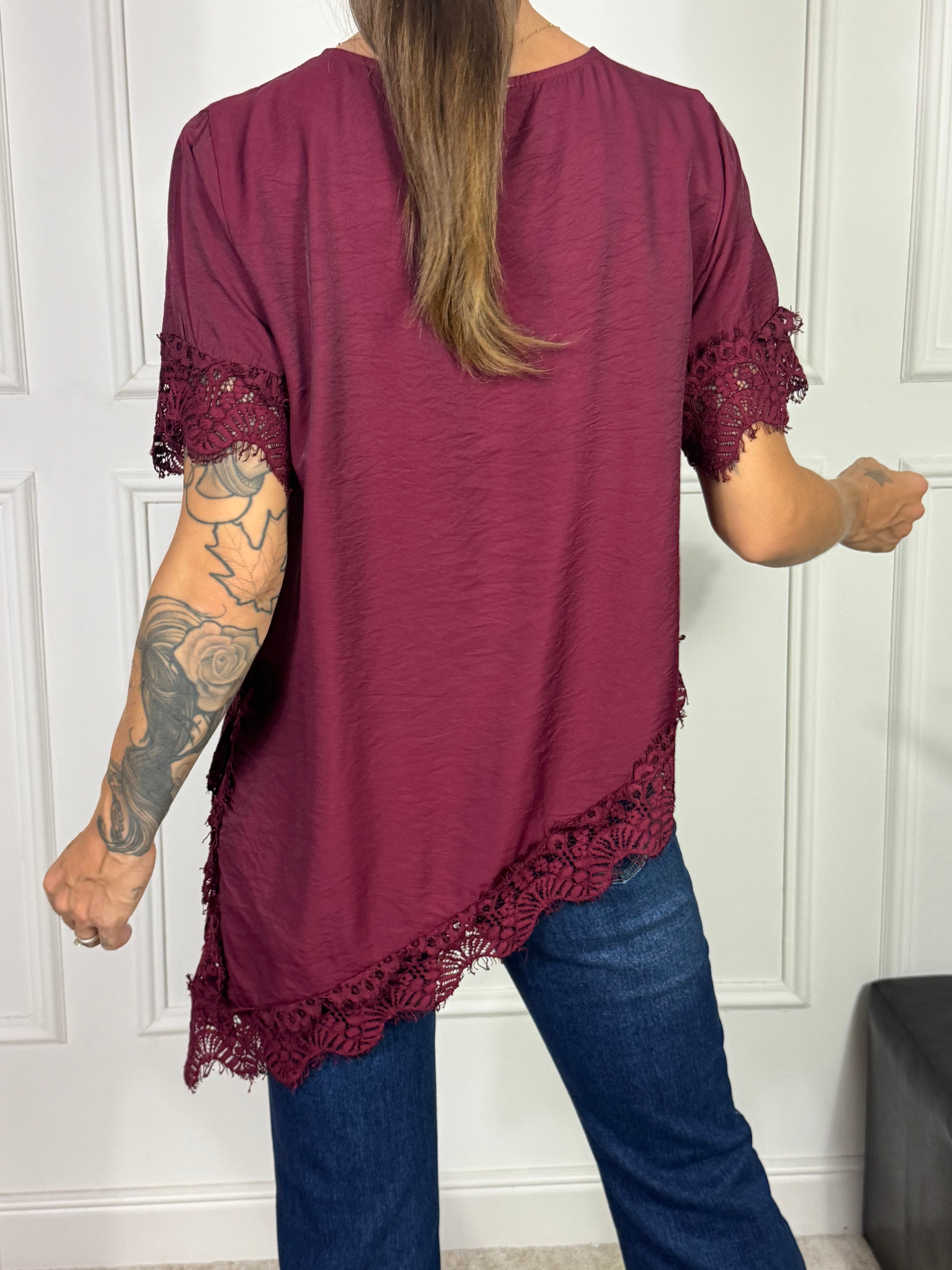 Maglia manica corta asimmetrica VICTORIA ILMH con inserti pizzo
