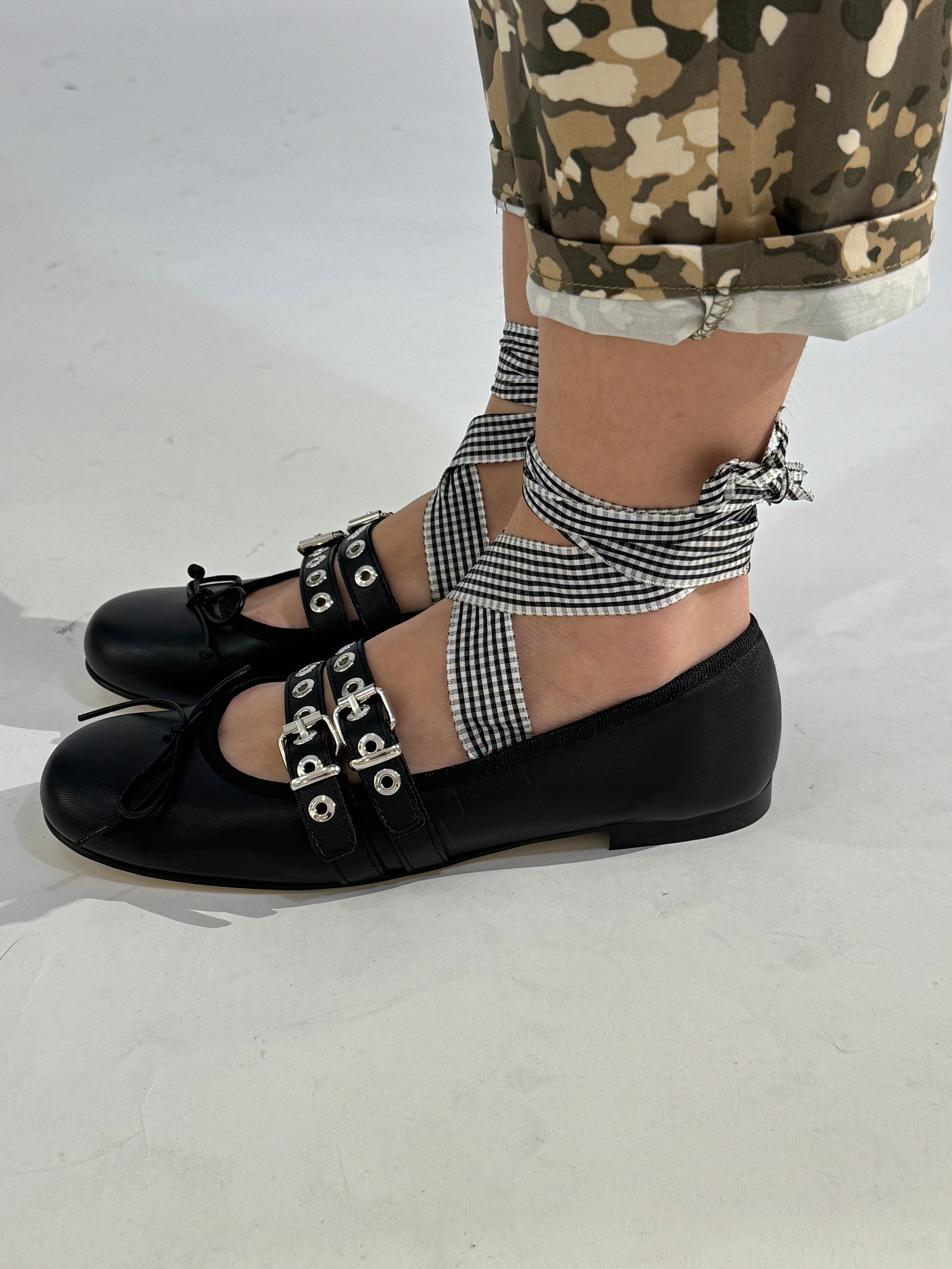 Ballerine Ovye in vera pelle con laccetto NERO