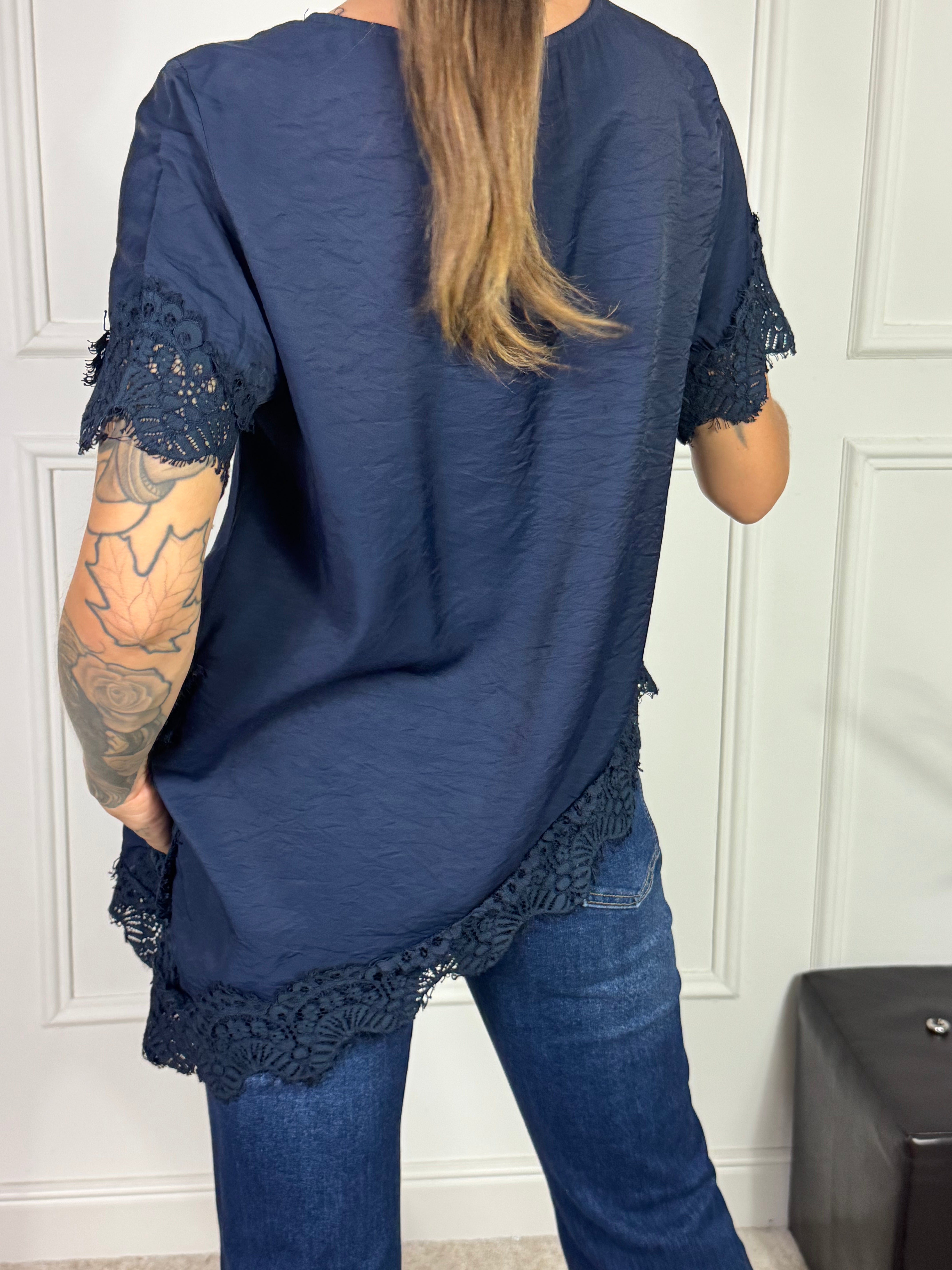 Maglia manica corta asimmetrica VICTORIA ILMH con inserti pizzo