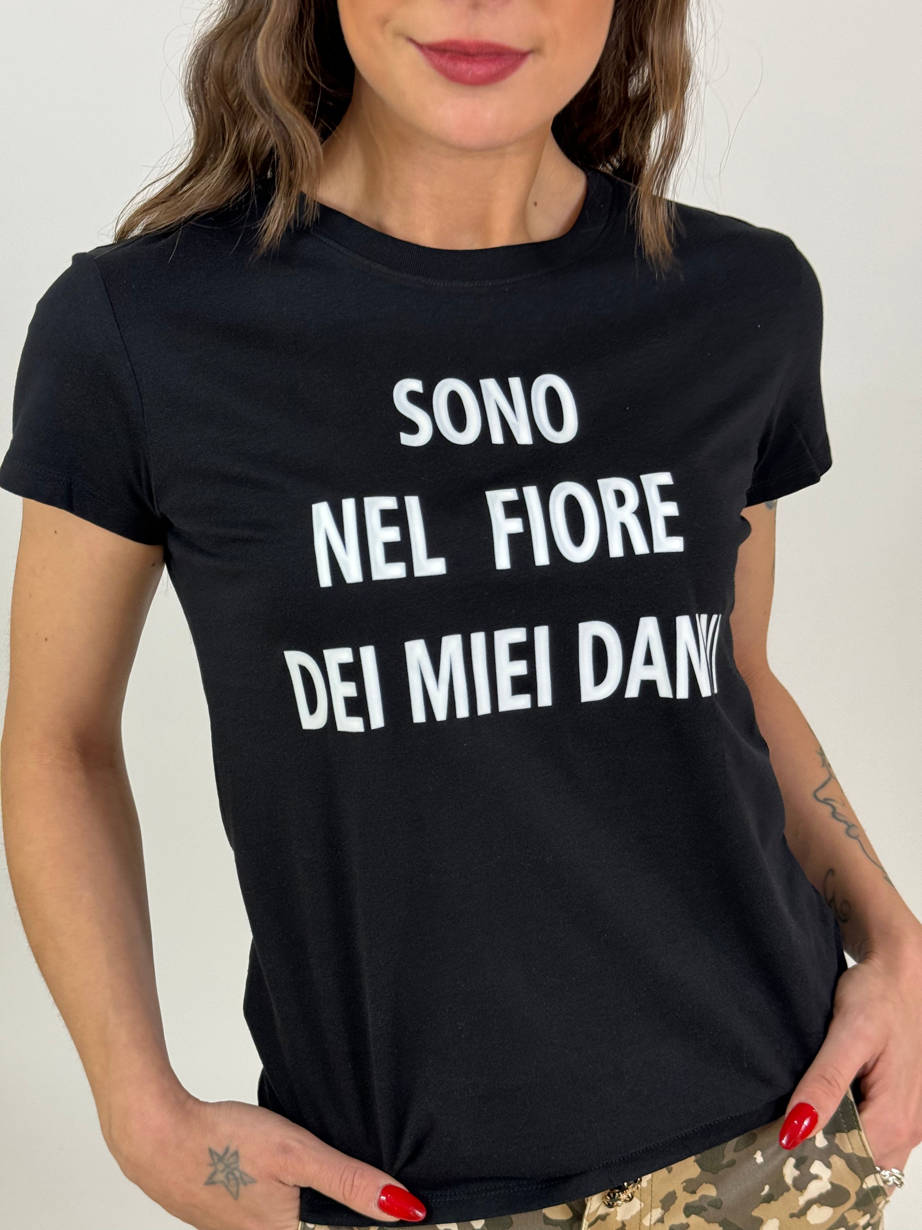 T-shirt Kikisix SONO NEL FIORE DEI MIEI DANNI