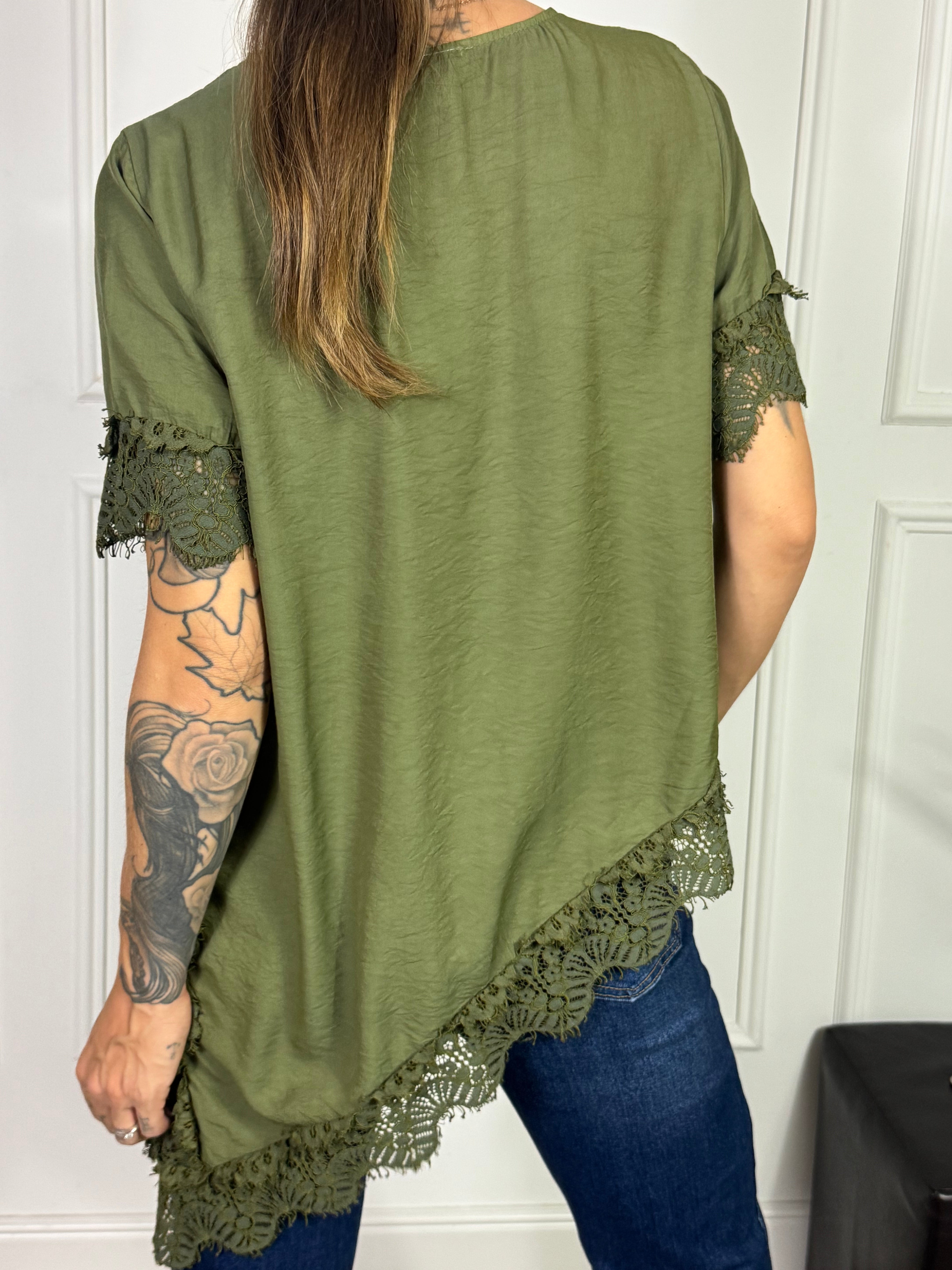 Maglia manica corta asimmetrica VICTORIA ILMH con inserti pizzo