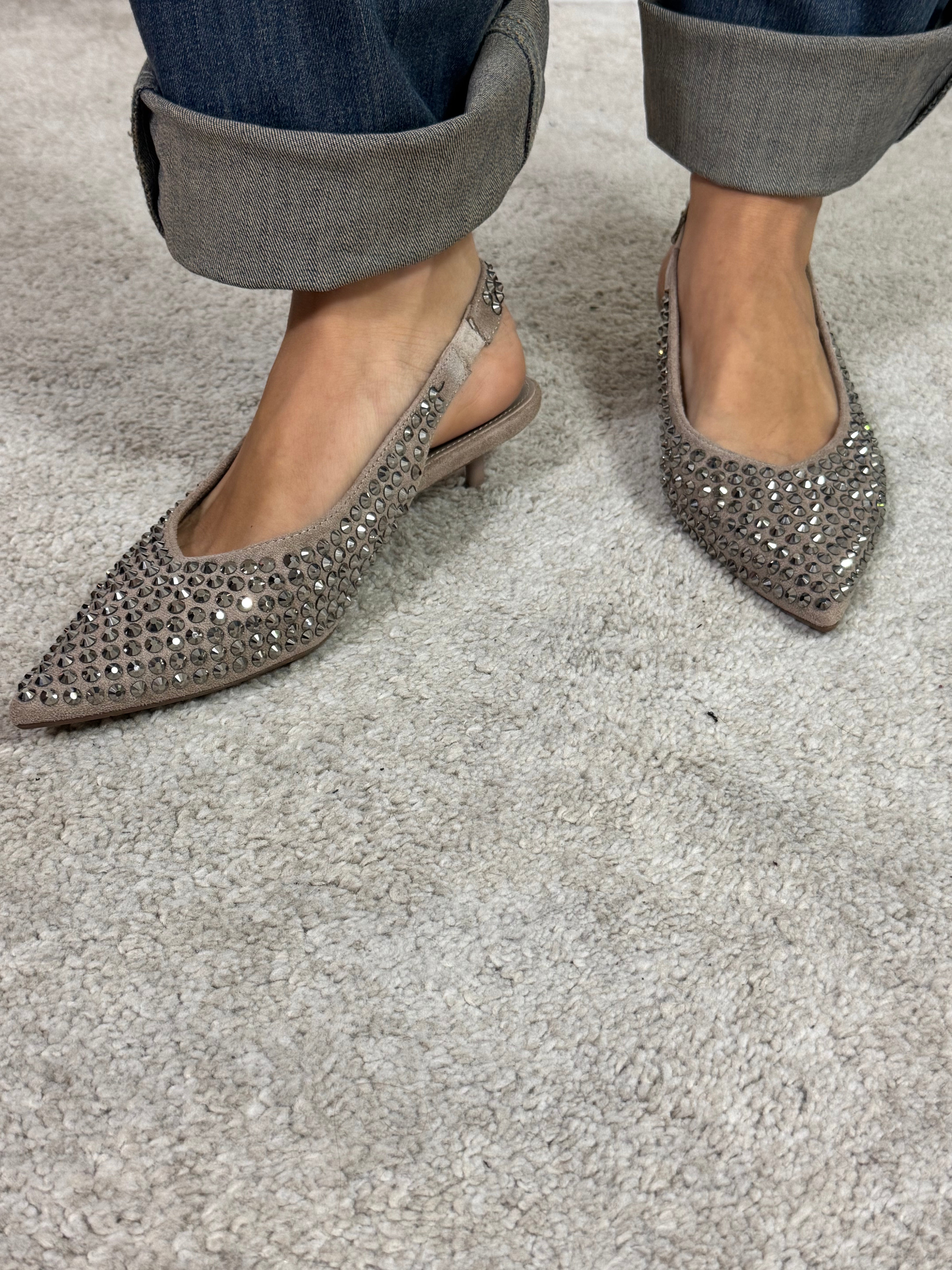SLINGBACK POINTY-TOE con borchie gioiello ecopelle scamosciata TORTORA