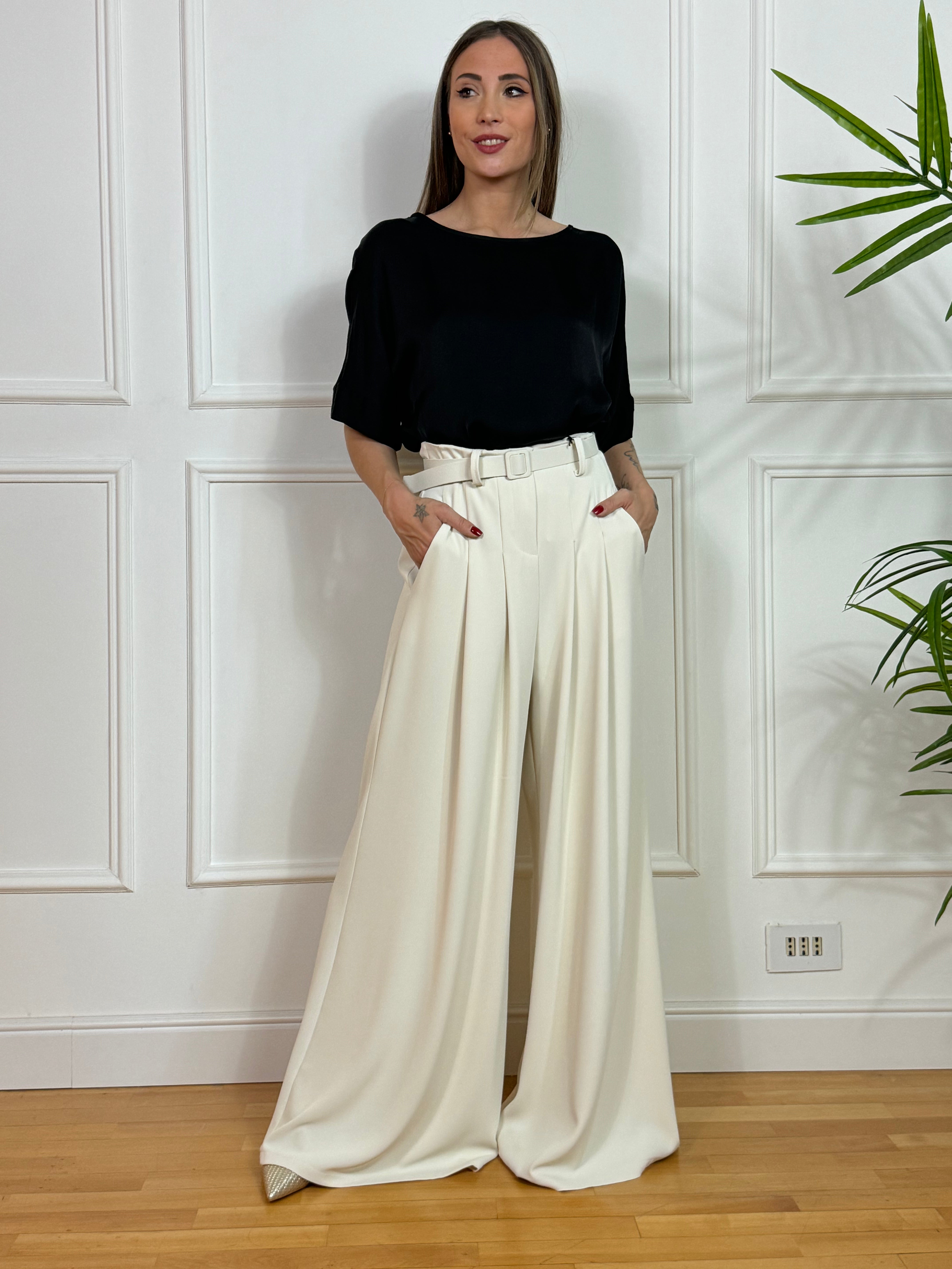 Pantalone a palazzo con pinces e cintura Tensione In