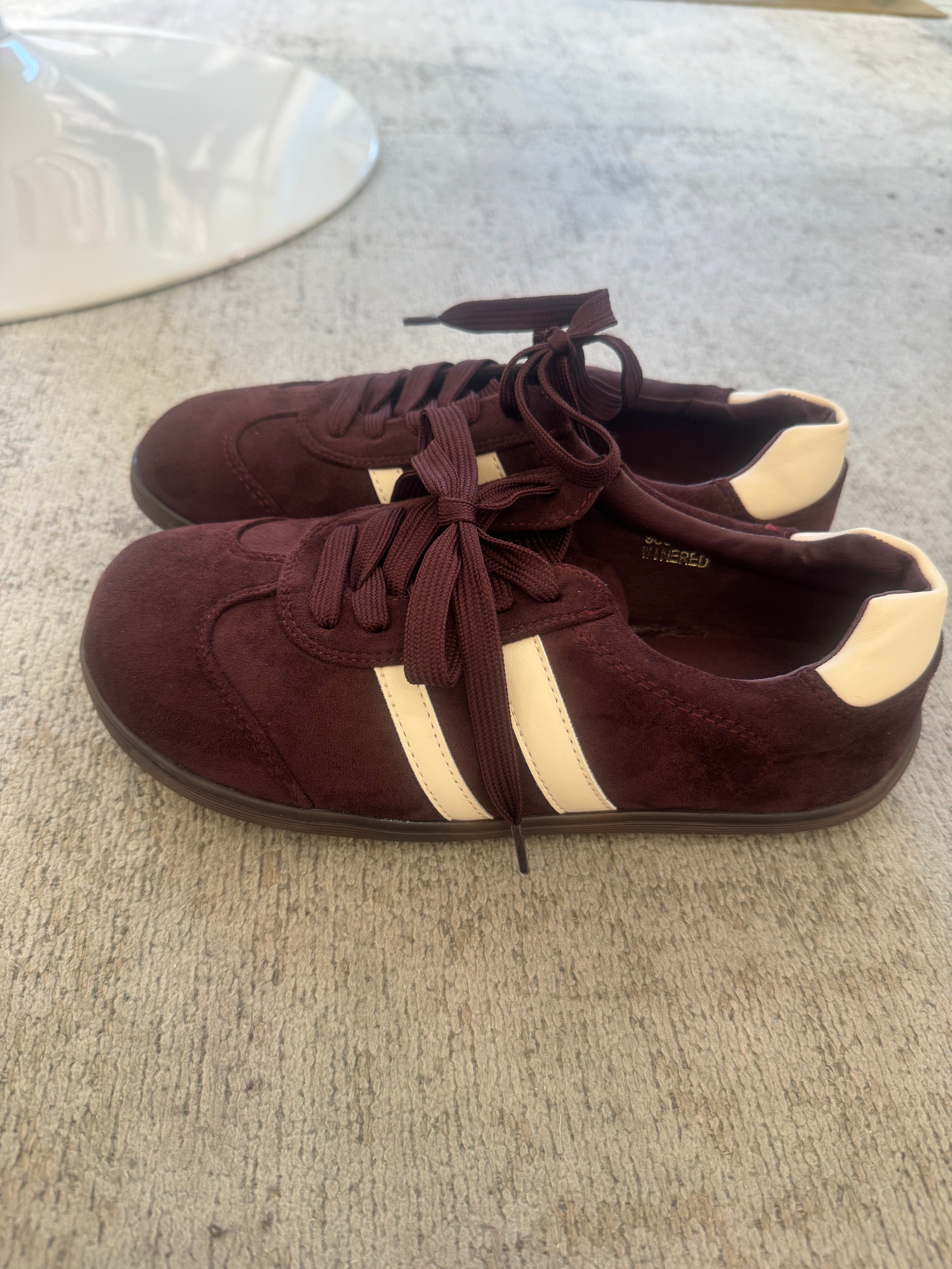 SNEAKERS BASSE PUNTA TONDA con BANDE LATERALI