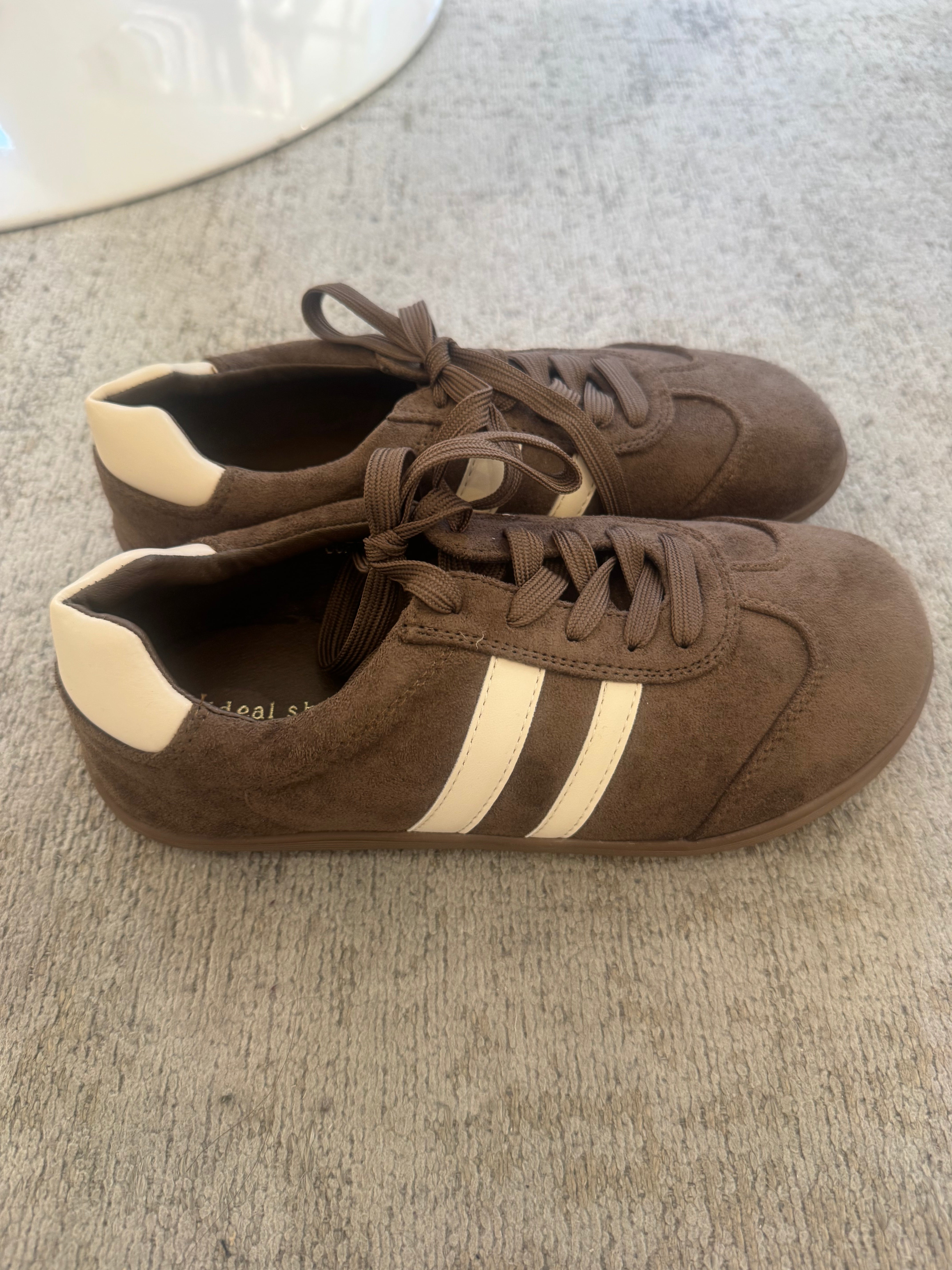 SNEAKERS BASSE PUNTA TONDA con BANDE LATERALI