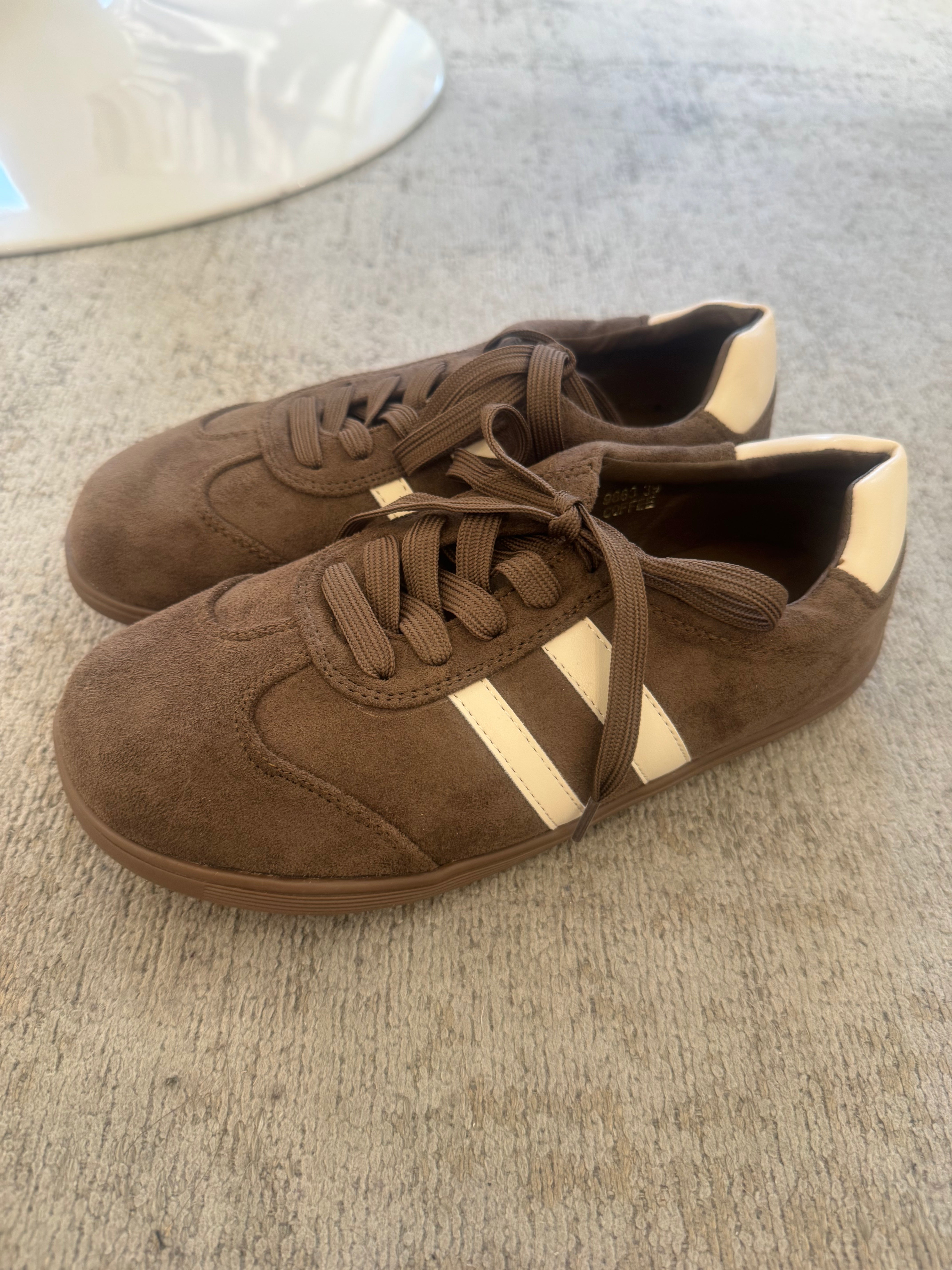 SNEAKERS BASSE PUNTA TONDA con BANDE LATERALI