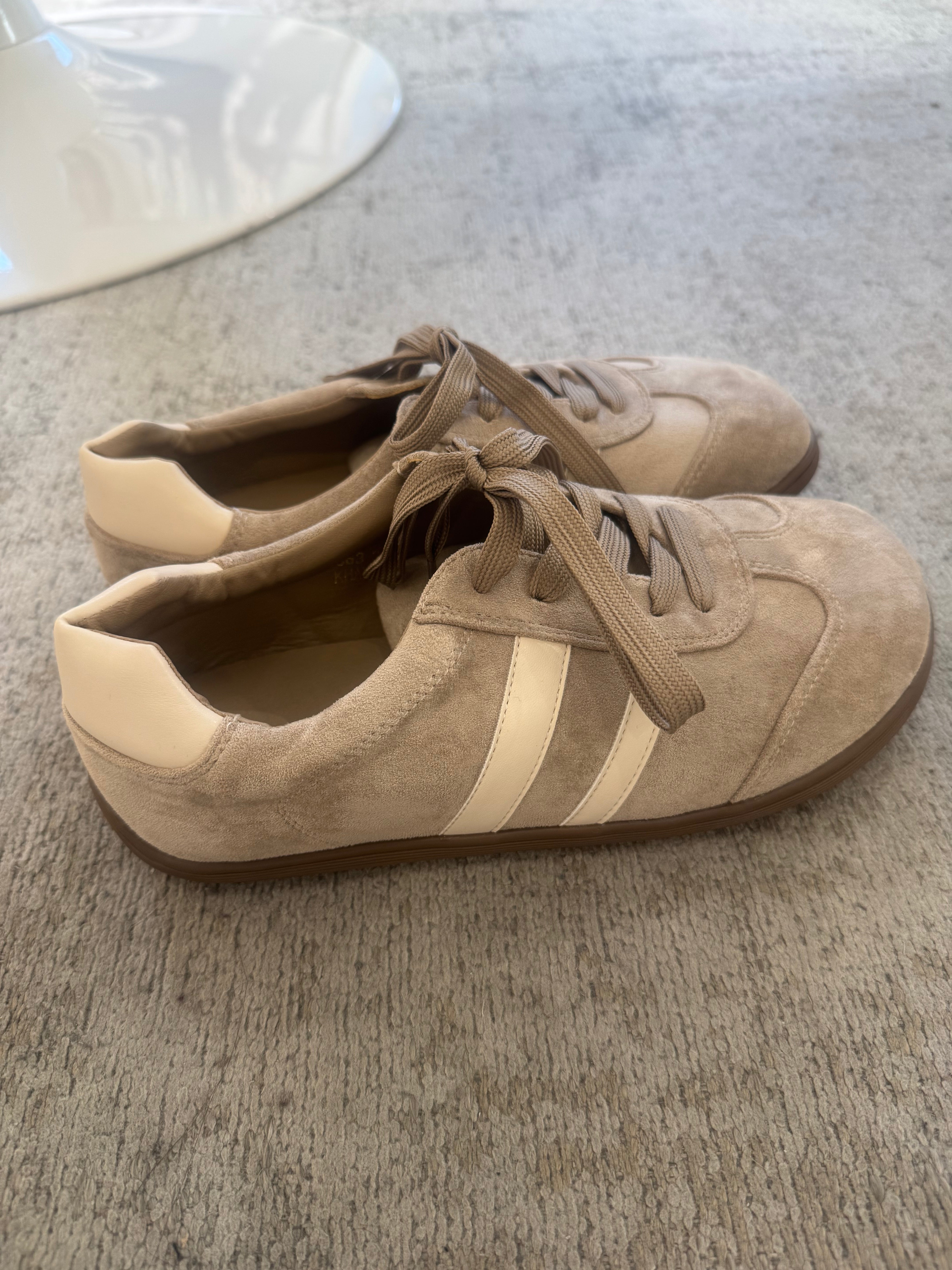 SNEAKERS BASSE PUNTA TONDA con BANDE LATERALI