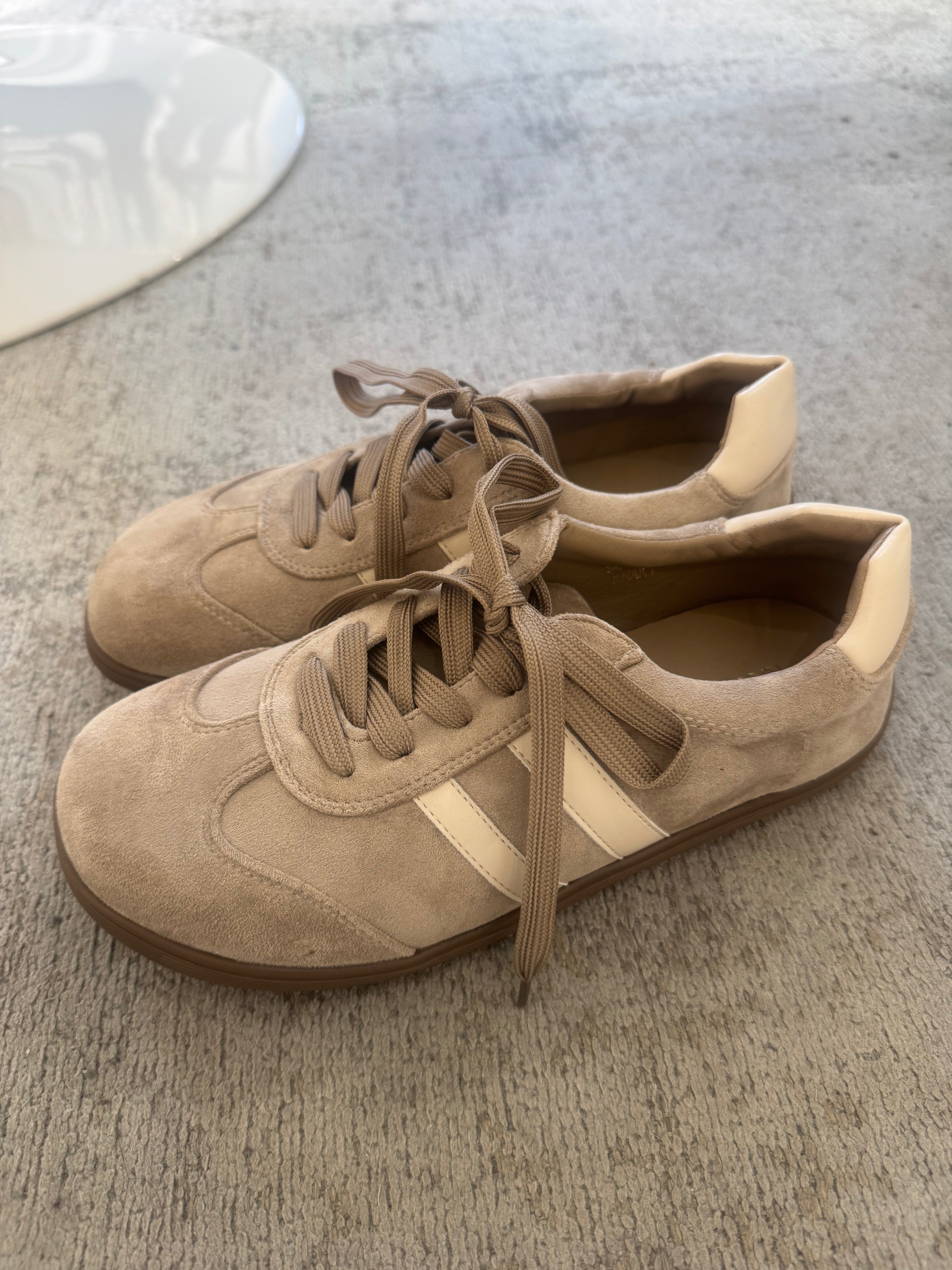 SNEAKERS BASSE PUNTA TONDA con BANDE LATERALI