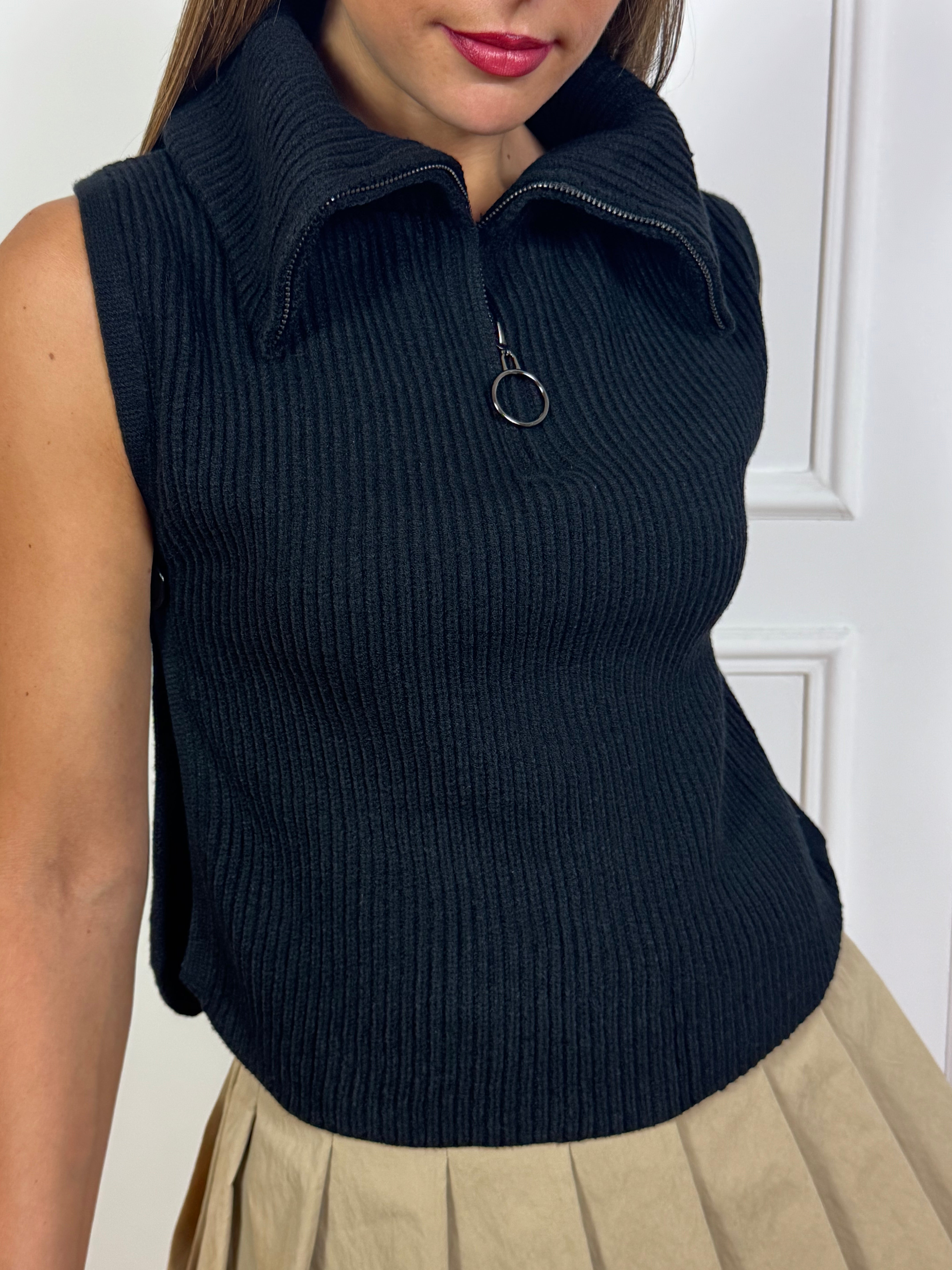 Gilet di maglia smanicato Victoria ILMH a collo alto