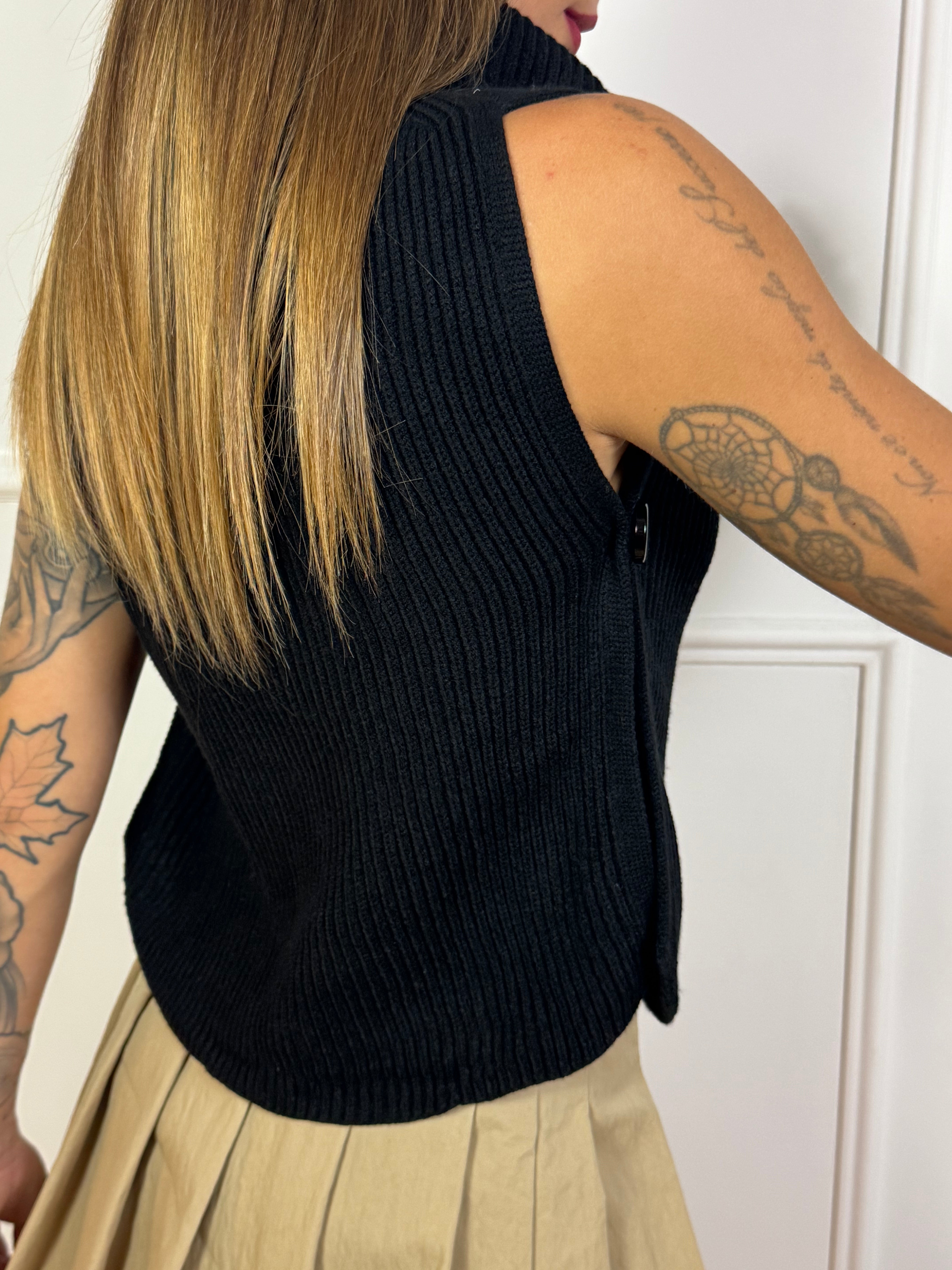 Gilet di maglia smanicato Victoria ILMH a collo alto