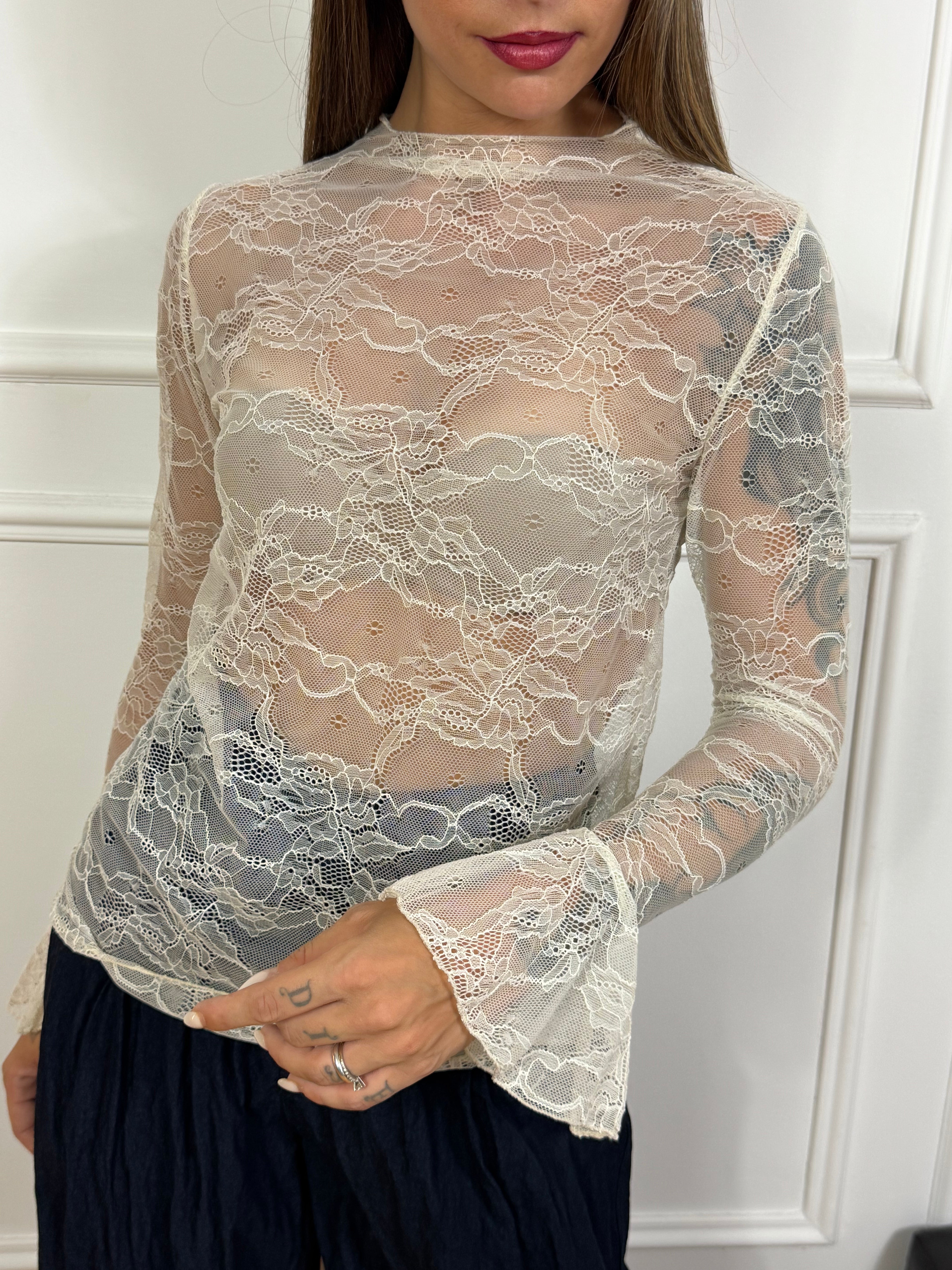 Maglia blusa in pizzo Victoria ILMH con polsino a calla