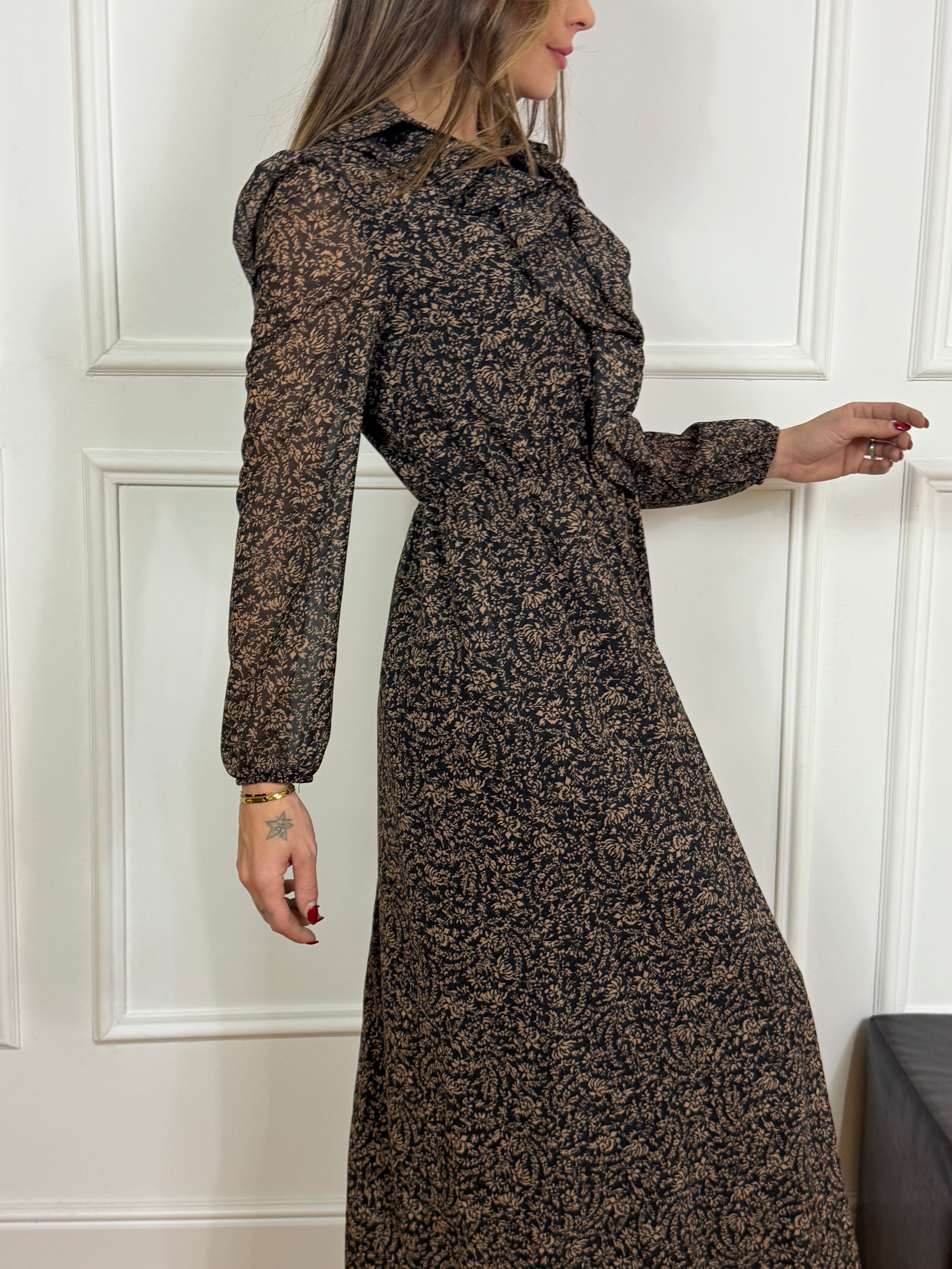 Abito lungo in georgette con volant Kikisix fantasia floreale NERO-BEIGE