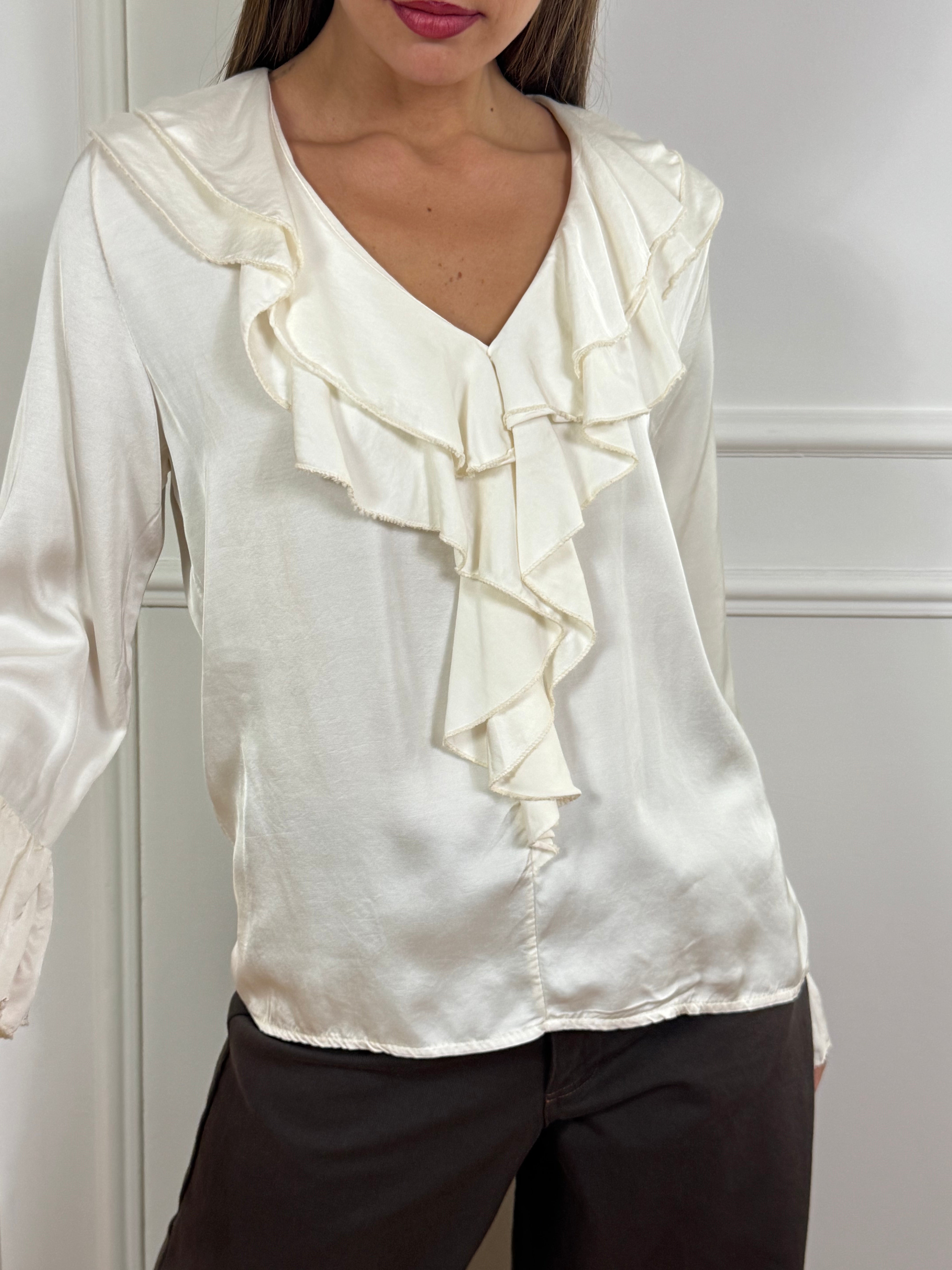 Blusa in raso Victoria ILMH con scollo e polsini volant