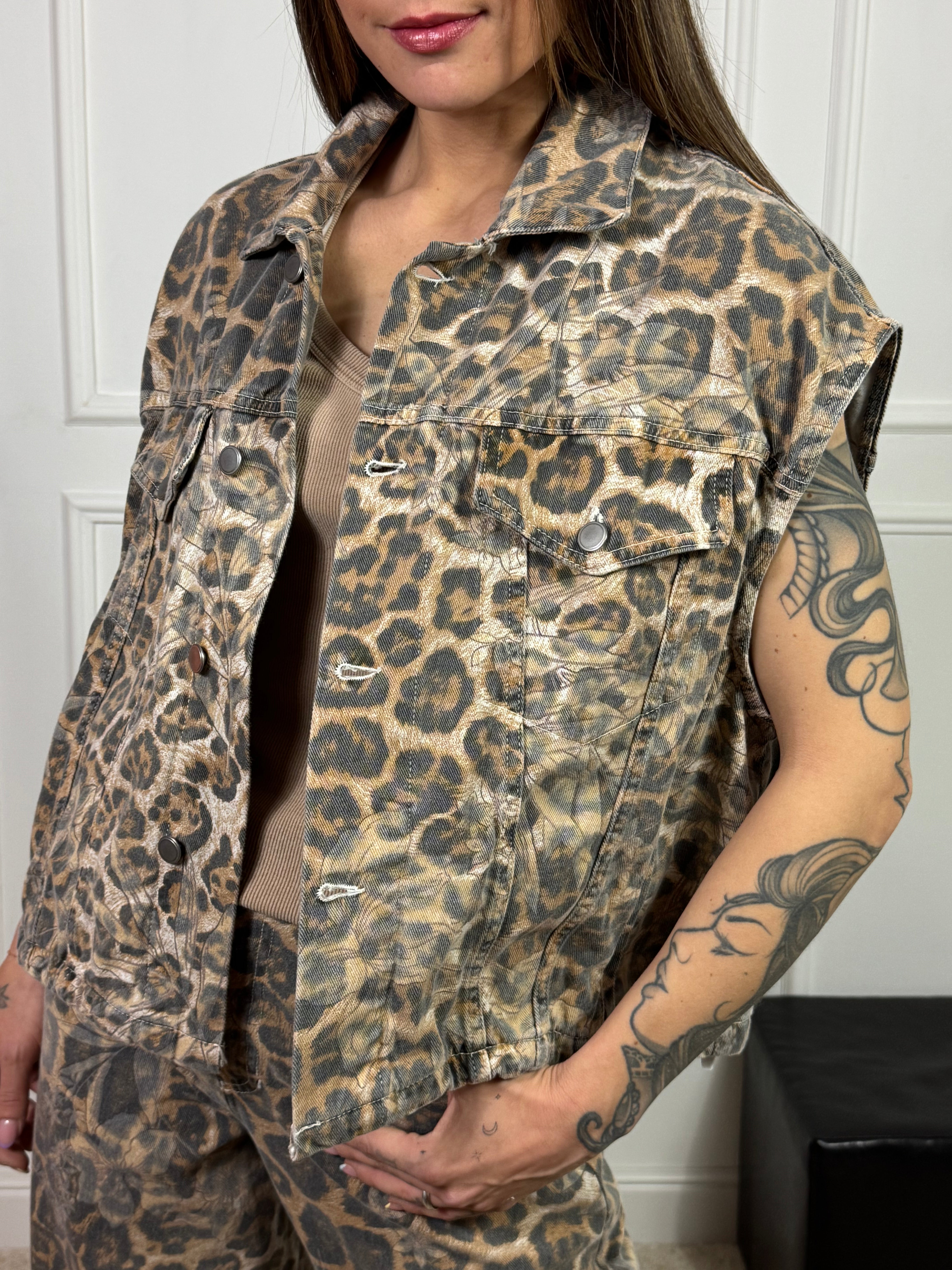 Giacca smanicata gilet di jeans leggero Susy Mix LEOPARDATA CON FIORI