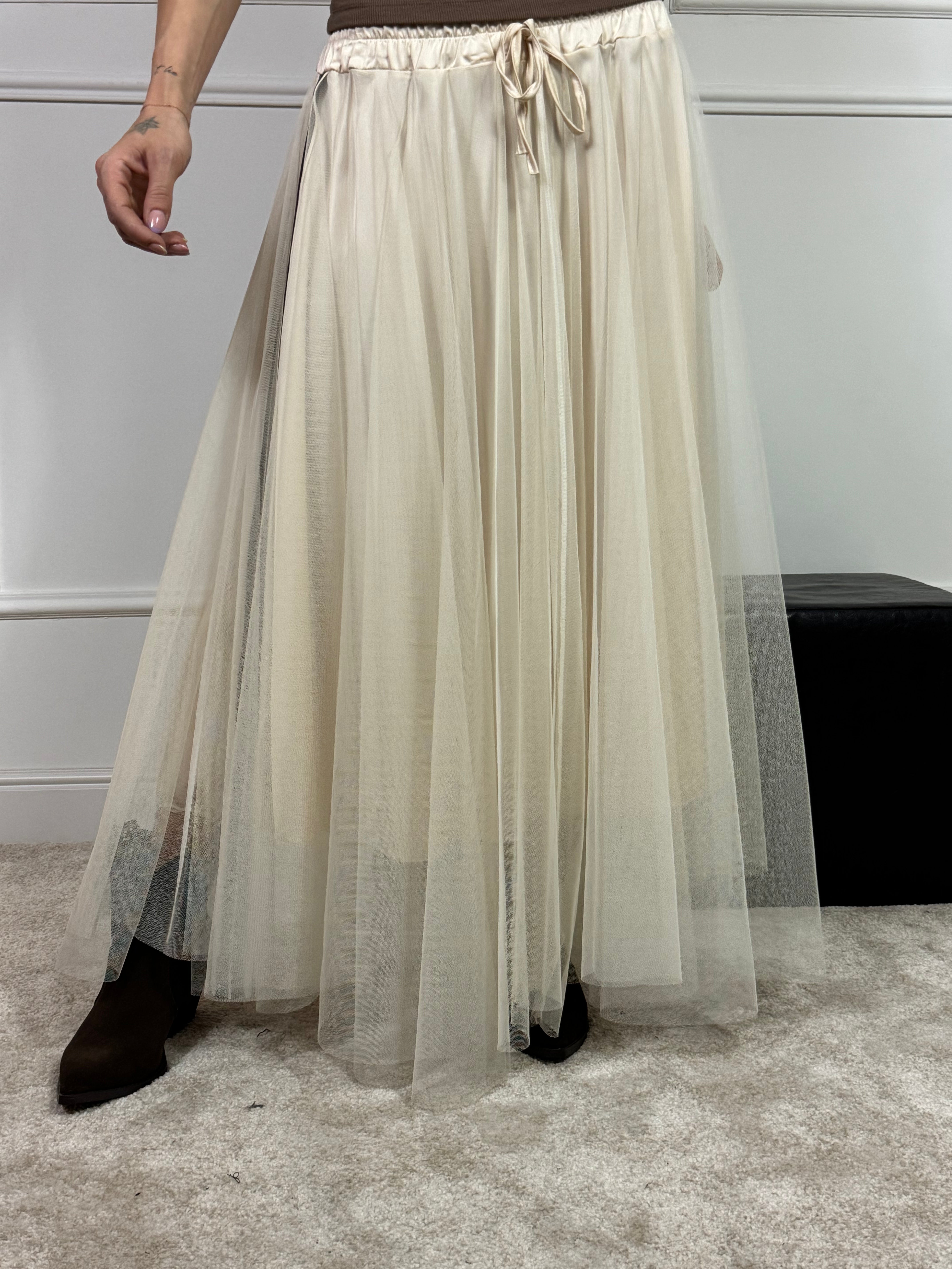 Gonna con tulle e dettagli in raso Susy Mix BANDE LATERALI