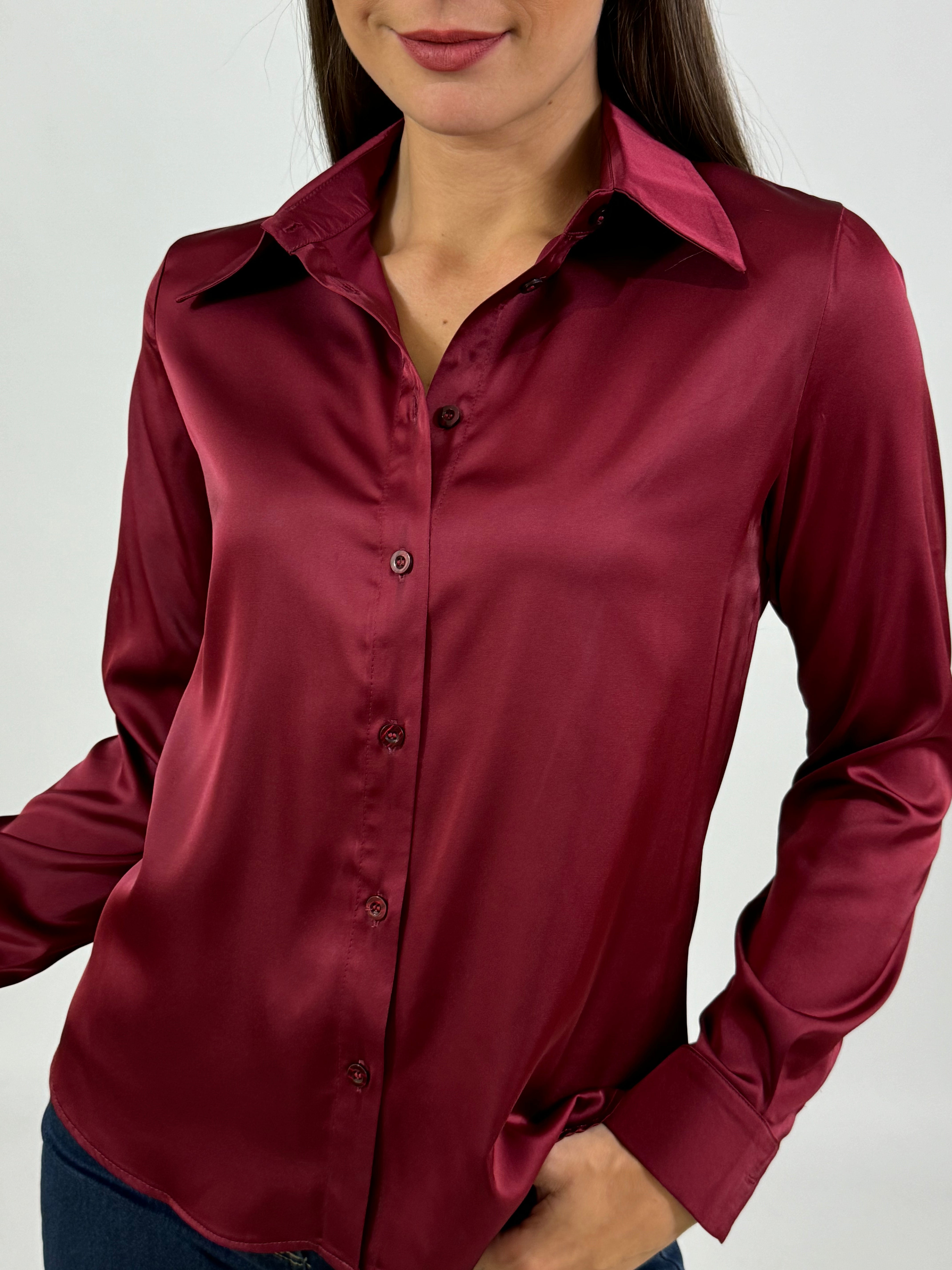 Camicia in raso Kikisix con colletto a punta