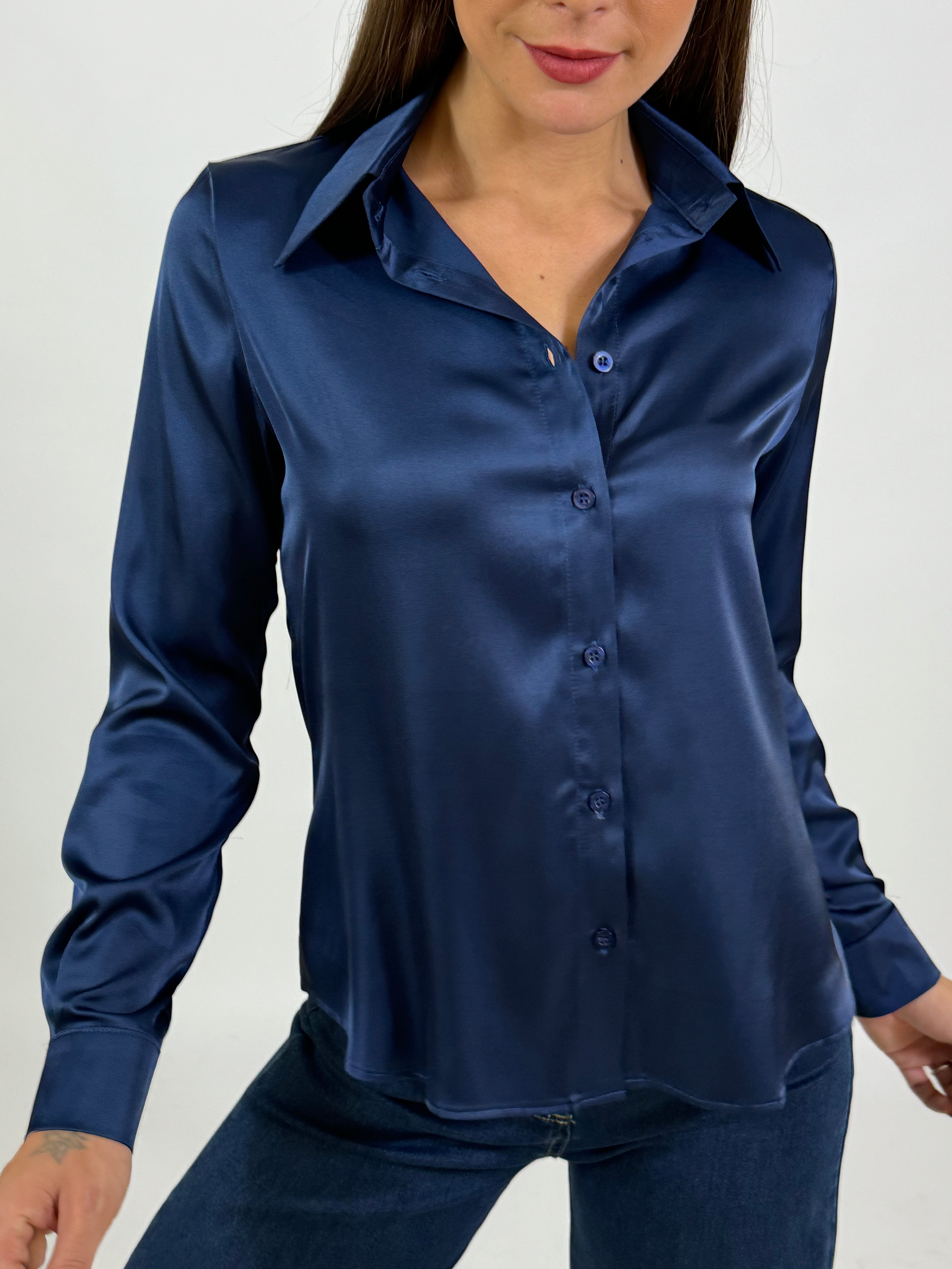 Camicia in raso Kikisix con colletto a punta