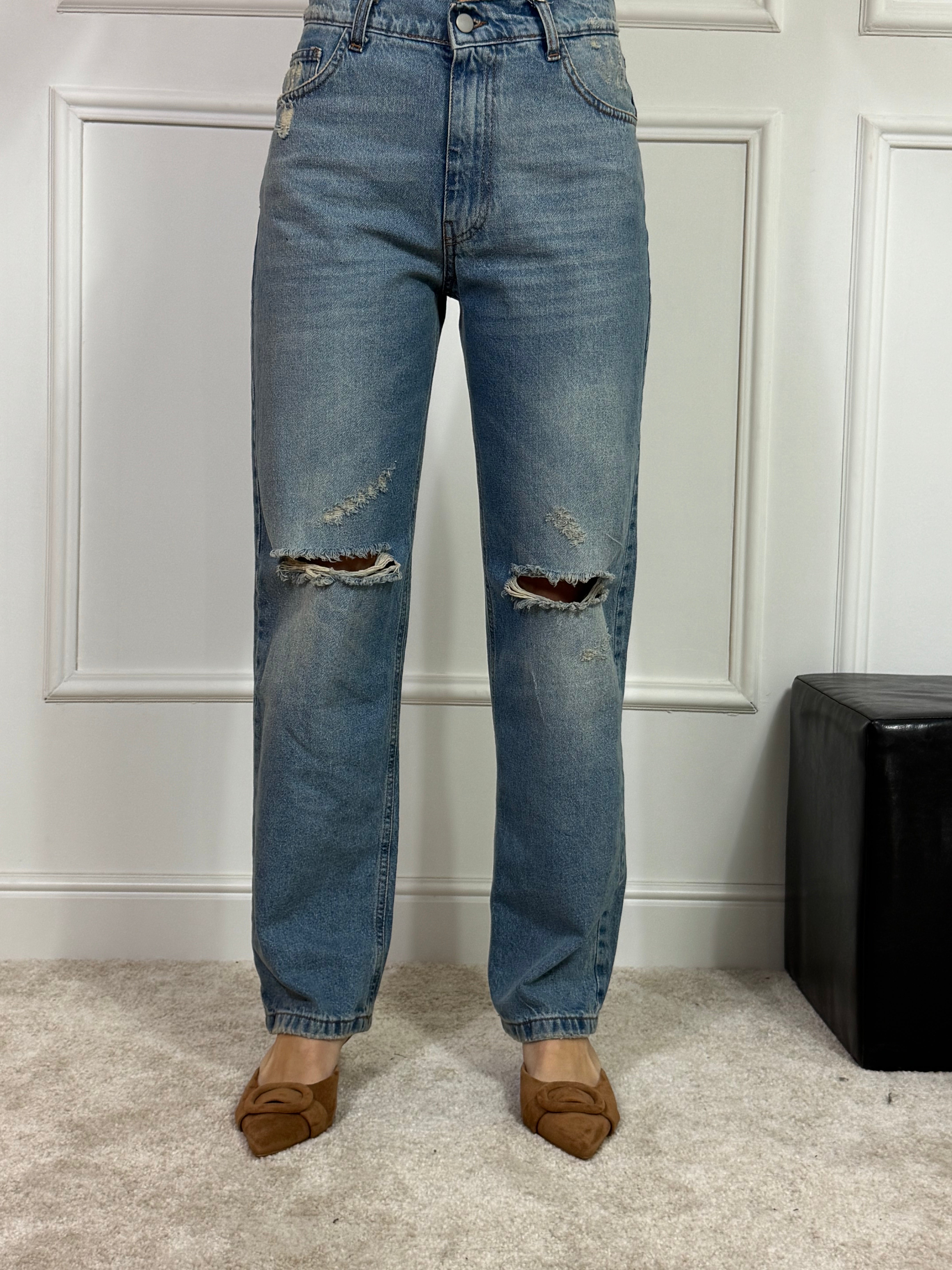Jeans Kikisix dritto con baffi e rotture