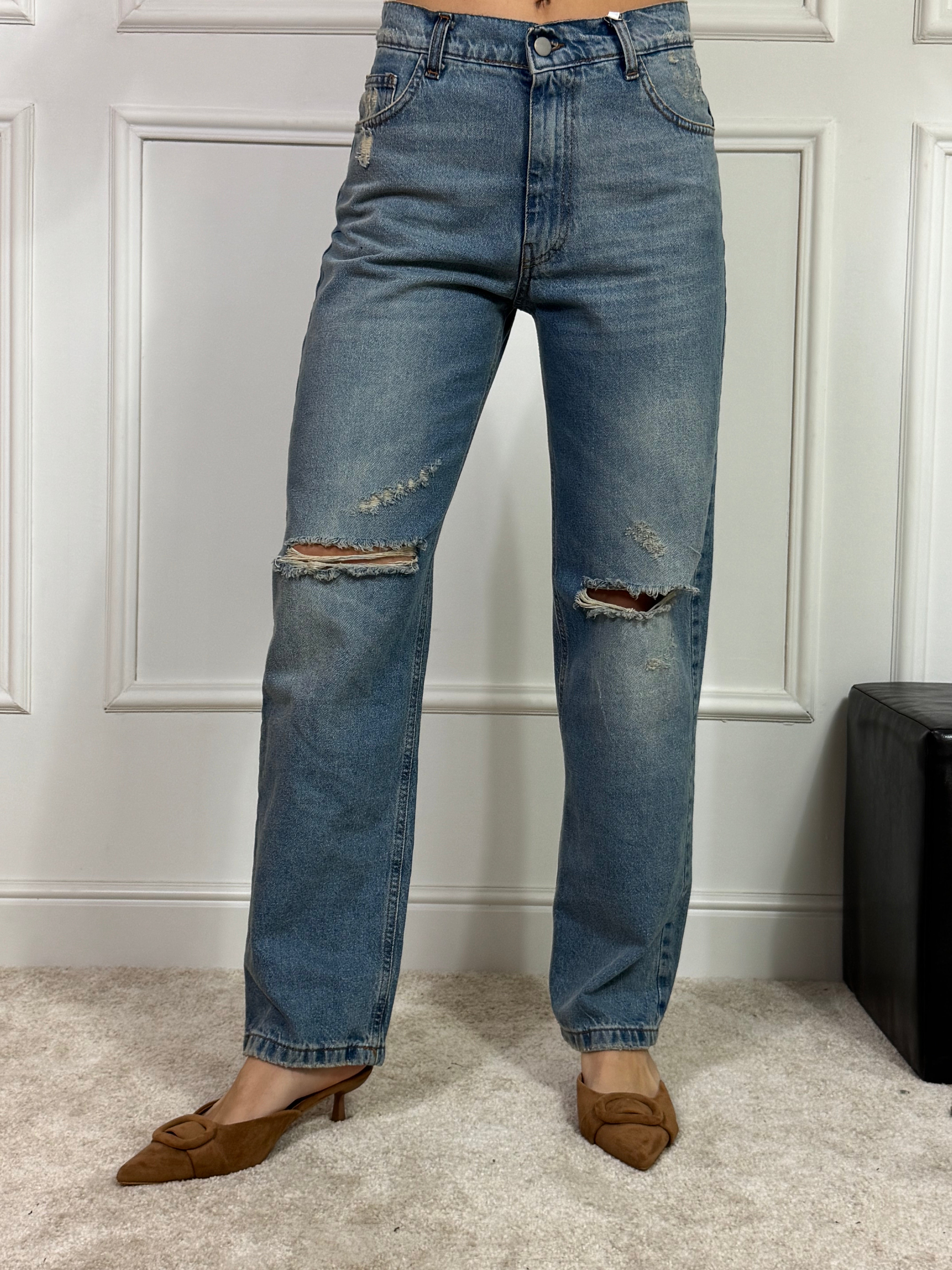 Jeans Kikisix dritto con baffi e rotture